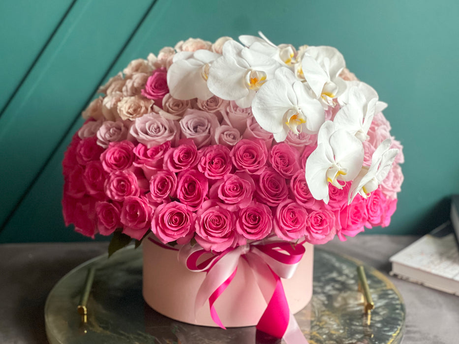 Floral Fiesta | Box with roses and orchids