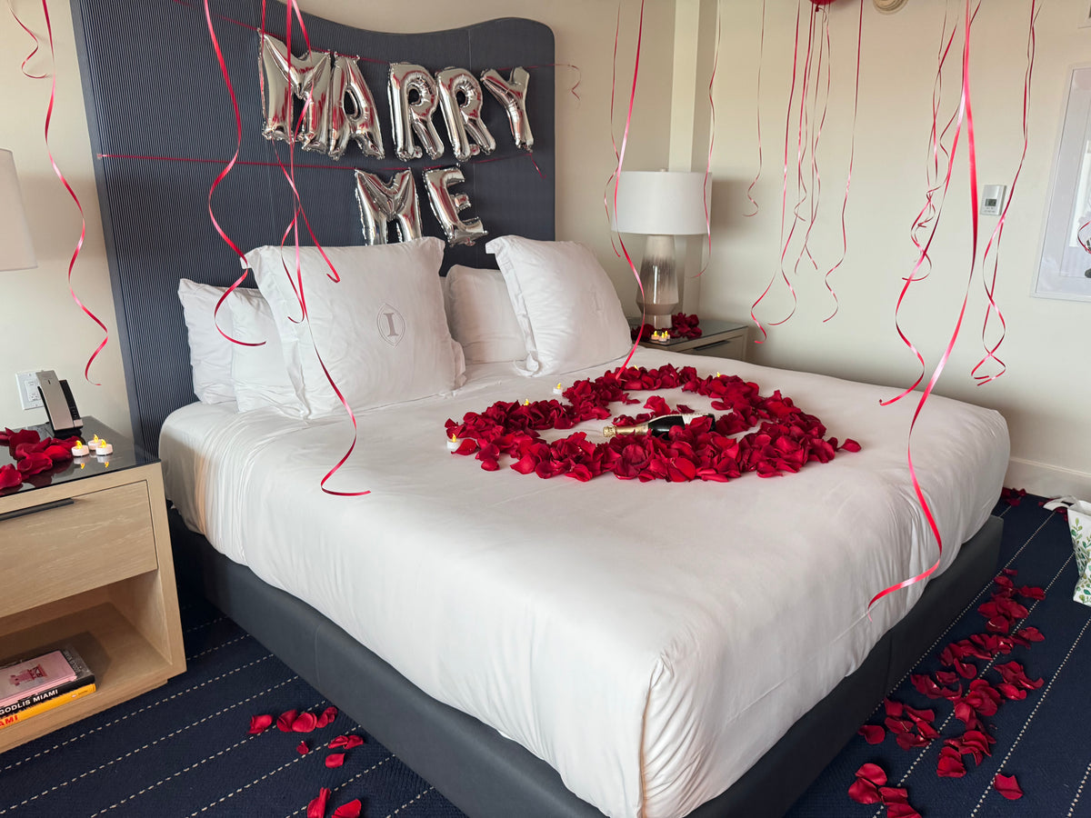 Luxury floral proposal in Miami with fresh roses and romantic flower arrangements