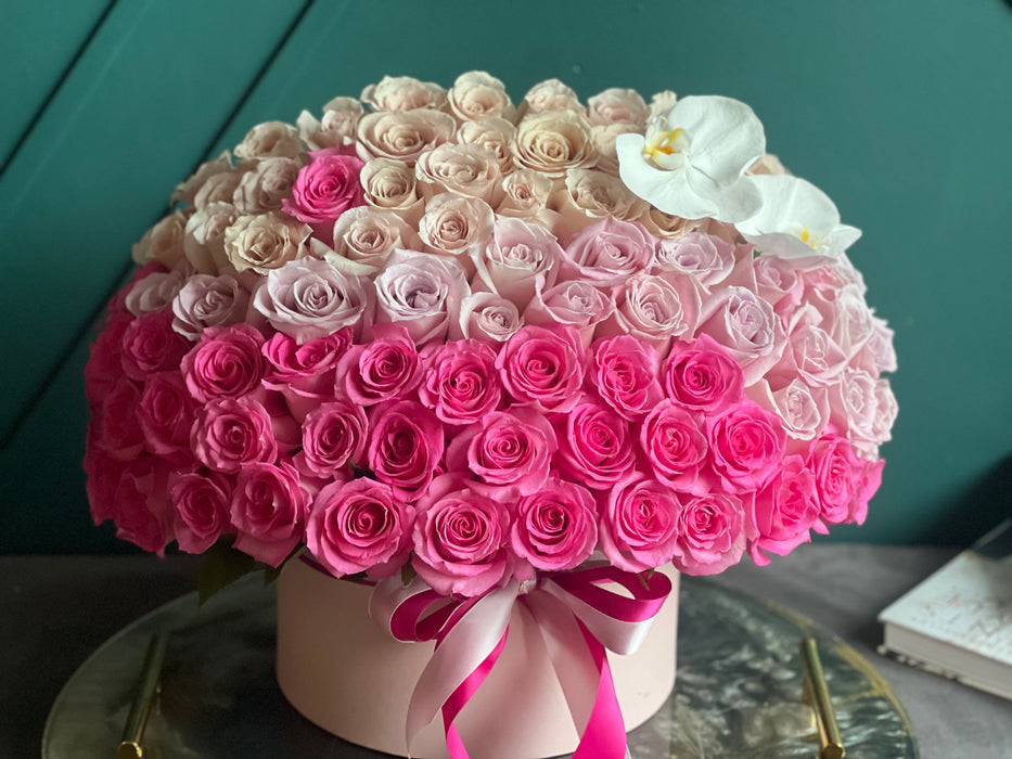 Floral Fiesta | Box with roses and orchids