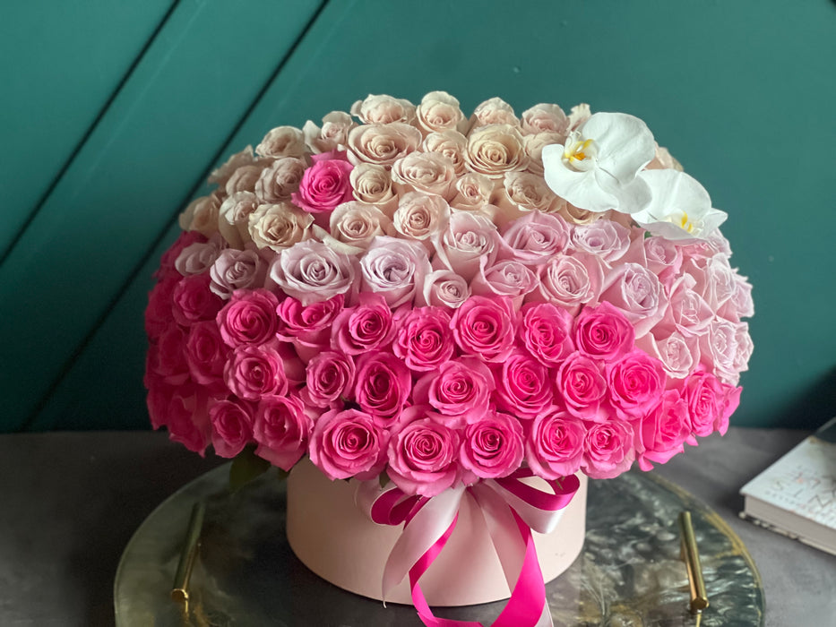 Floral Fiesta | Box with roses and orchids