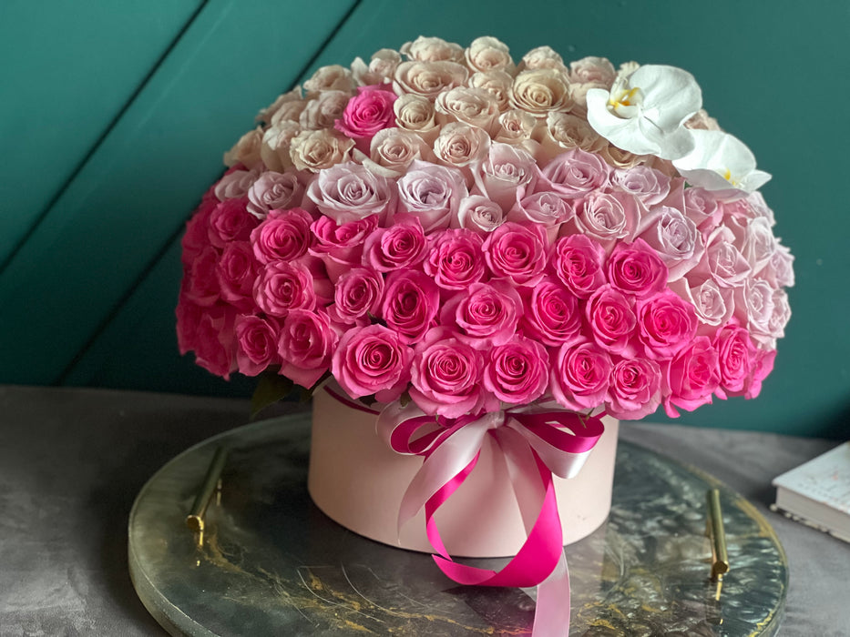 Floral Fiesta | Box with roses and orchids