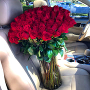 100 Red Roses in a Vase luxury flower arrangement Miami