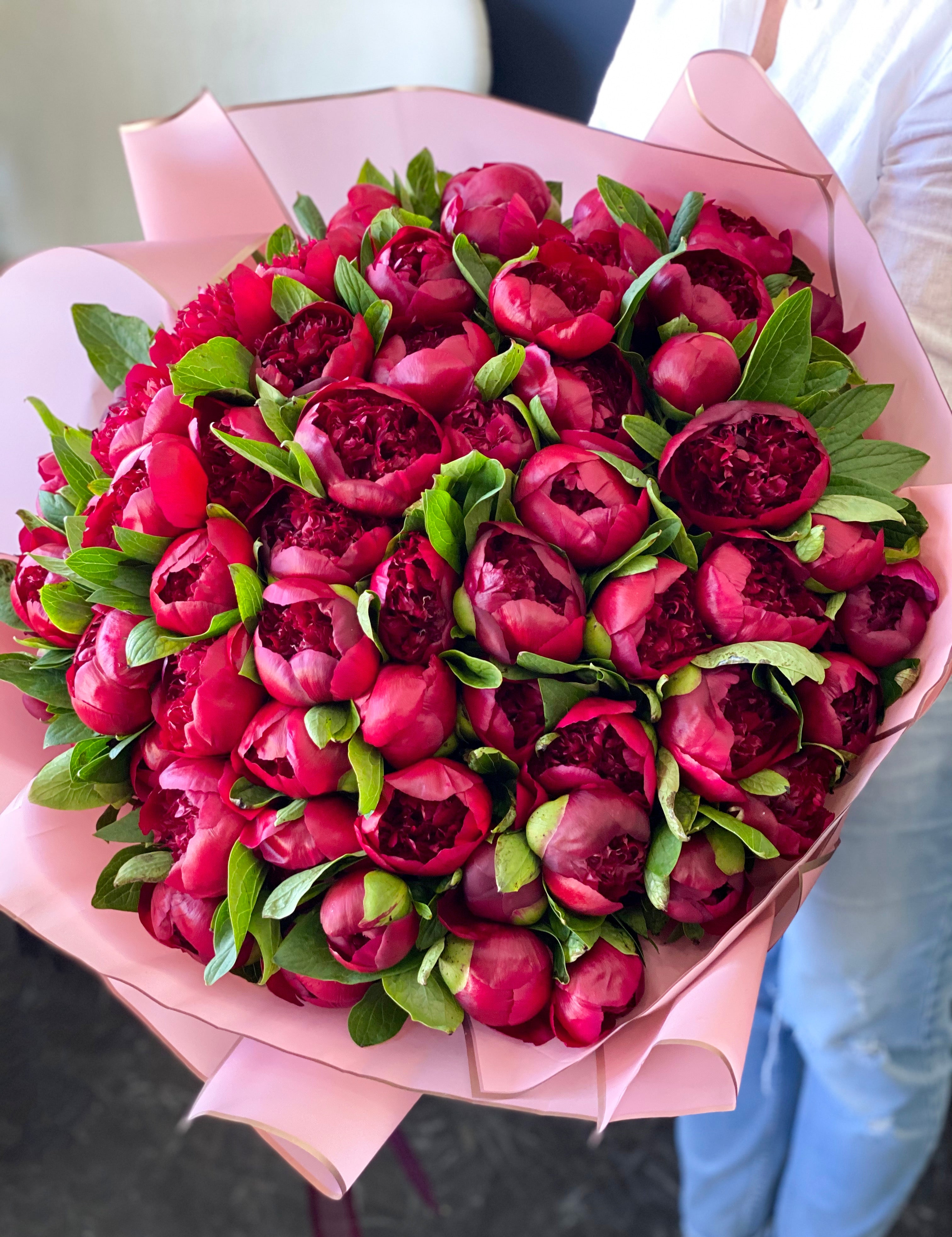 100 burgundy peonies luxury bouquet Miami