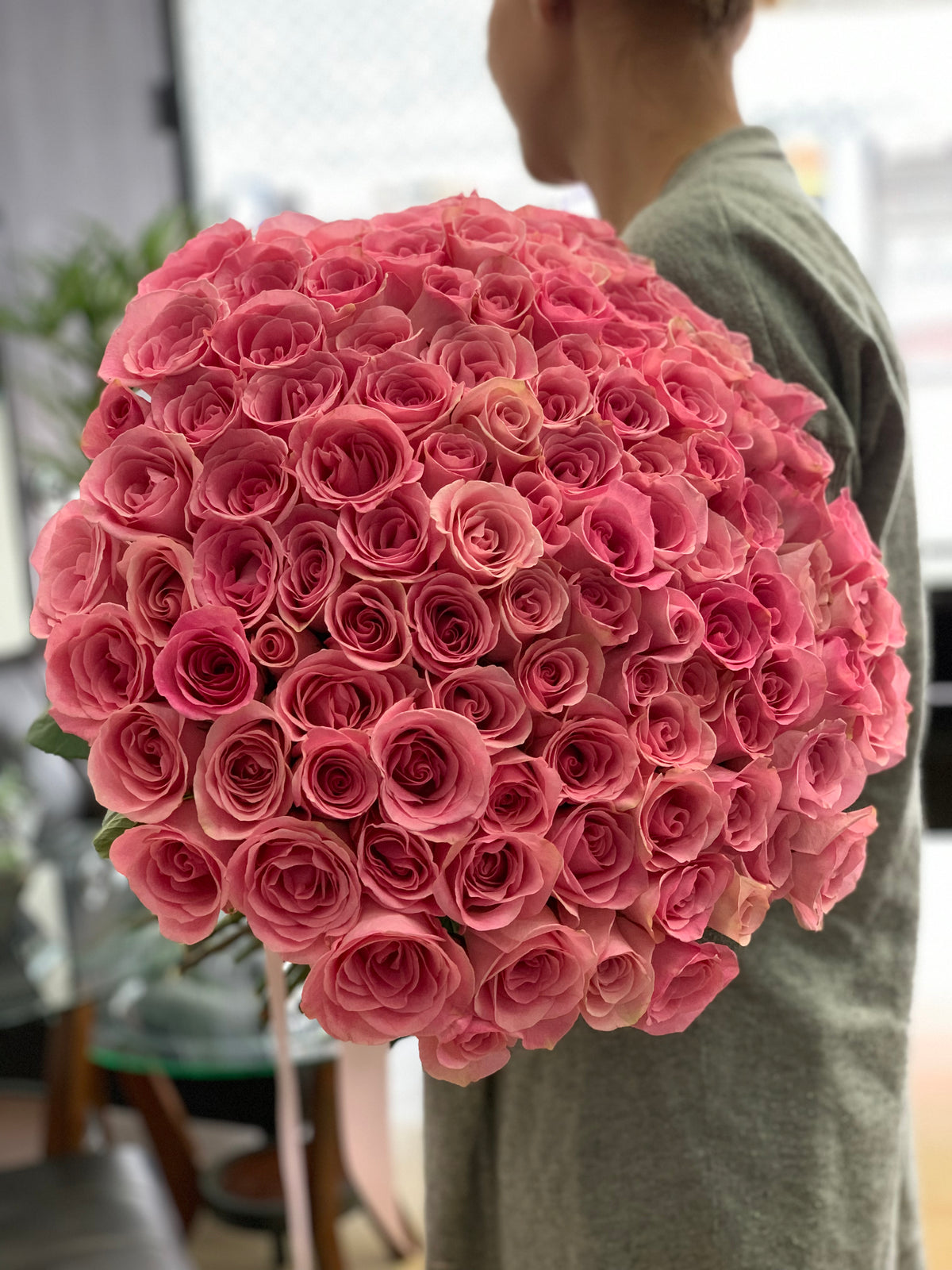 100 light pink roses bouquet handcrafted in Miami