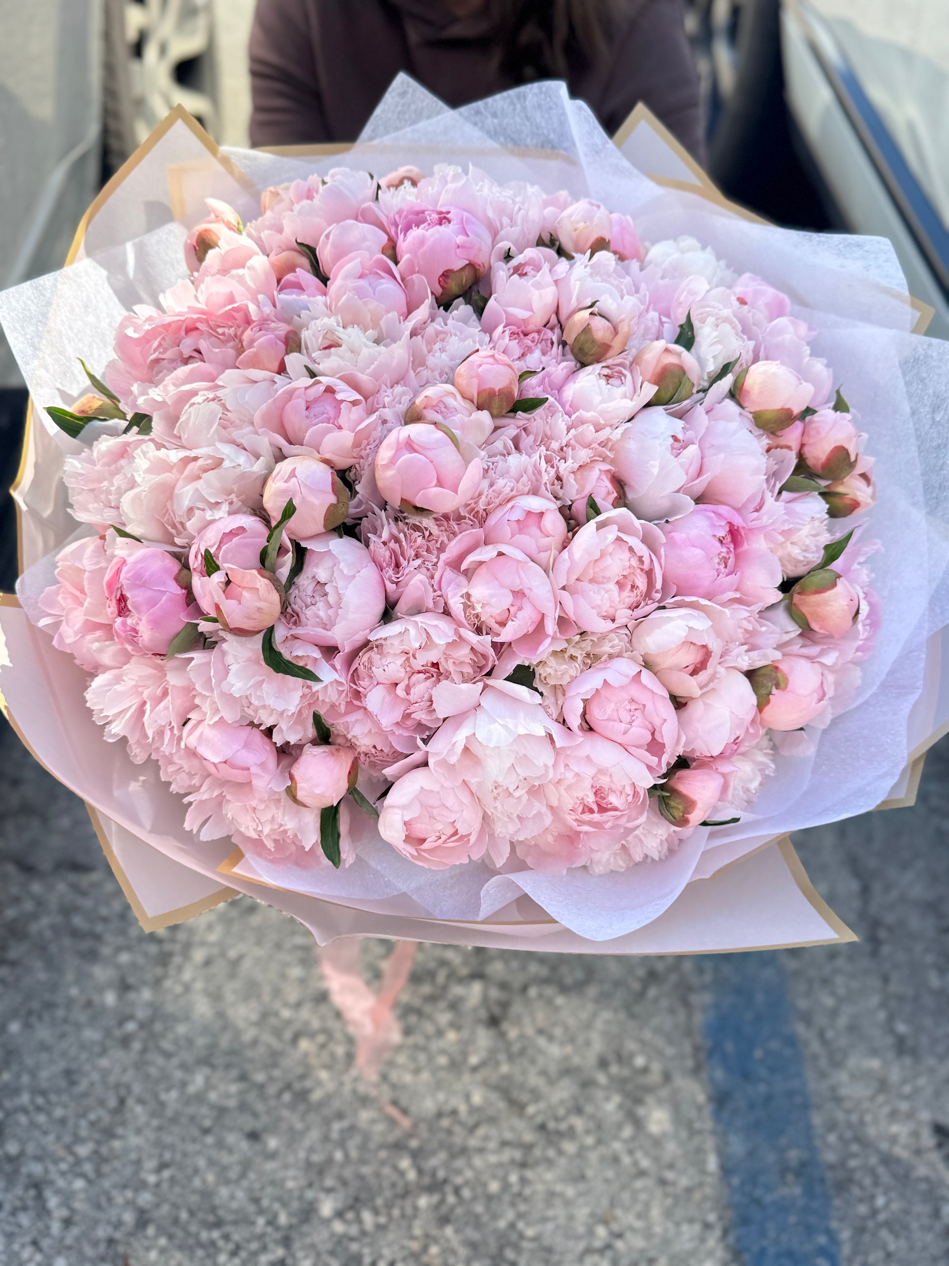 100 premium pink peonies luxury bouquet Miami