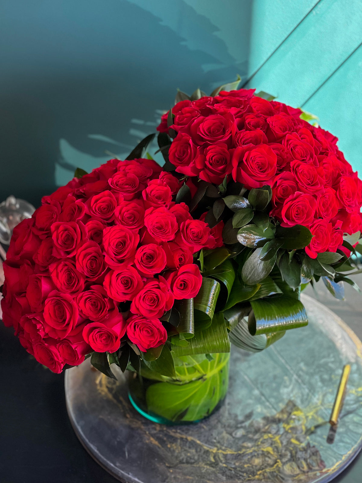 100 premium red roses arrangement by Luxury Flowers Miami