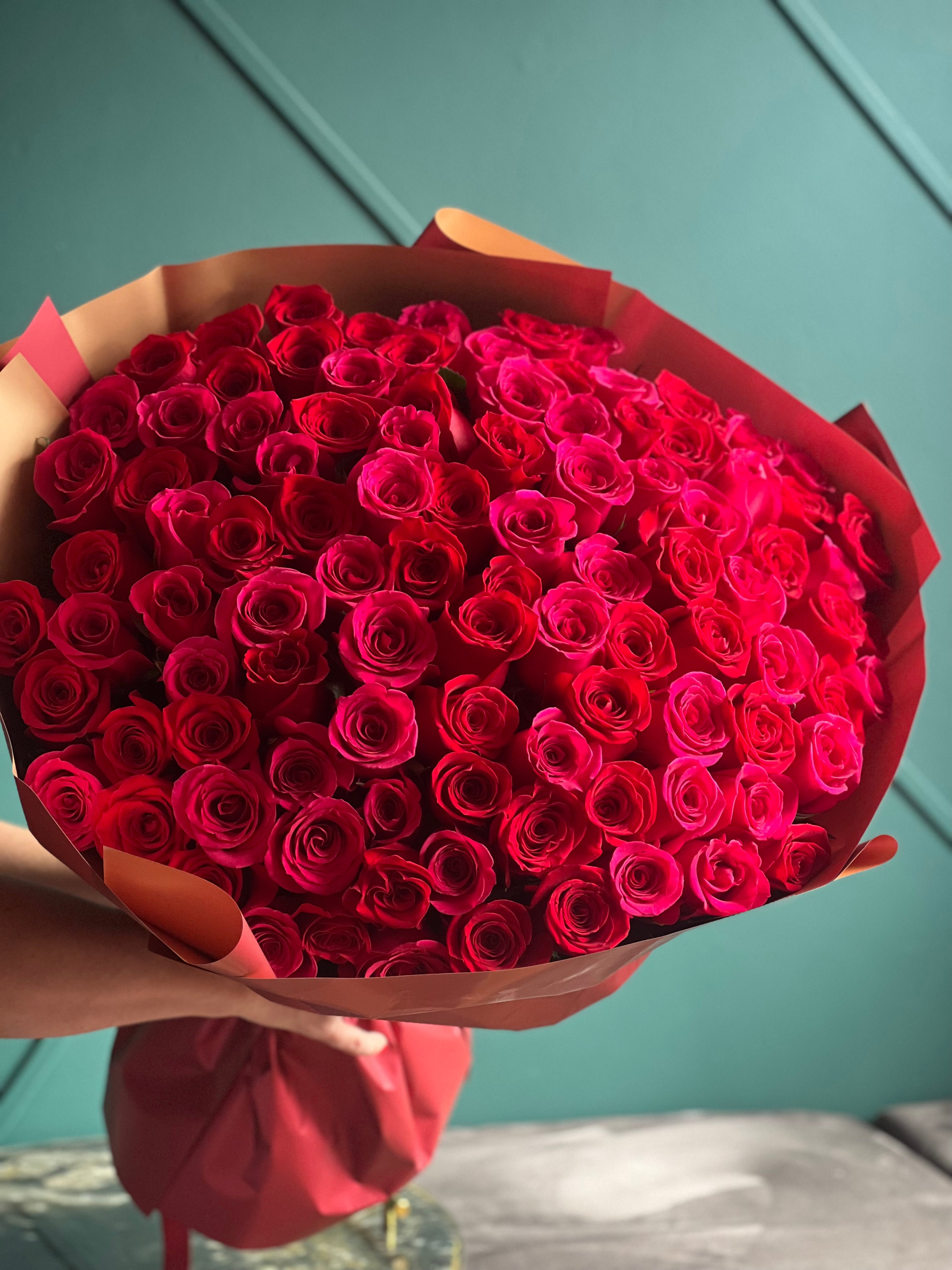 100 premium roses in red and hot pink tones