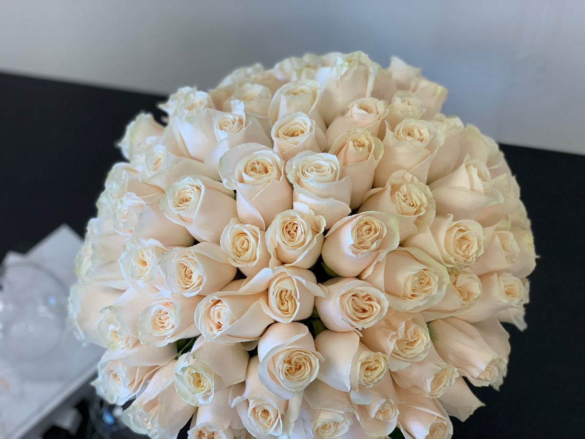 100 premium white roses in round glass vase