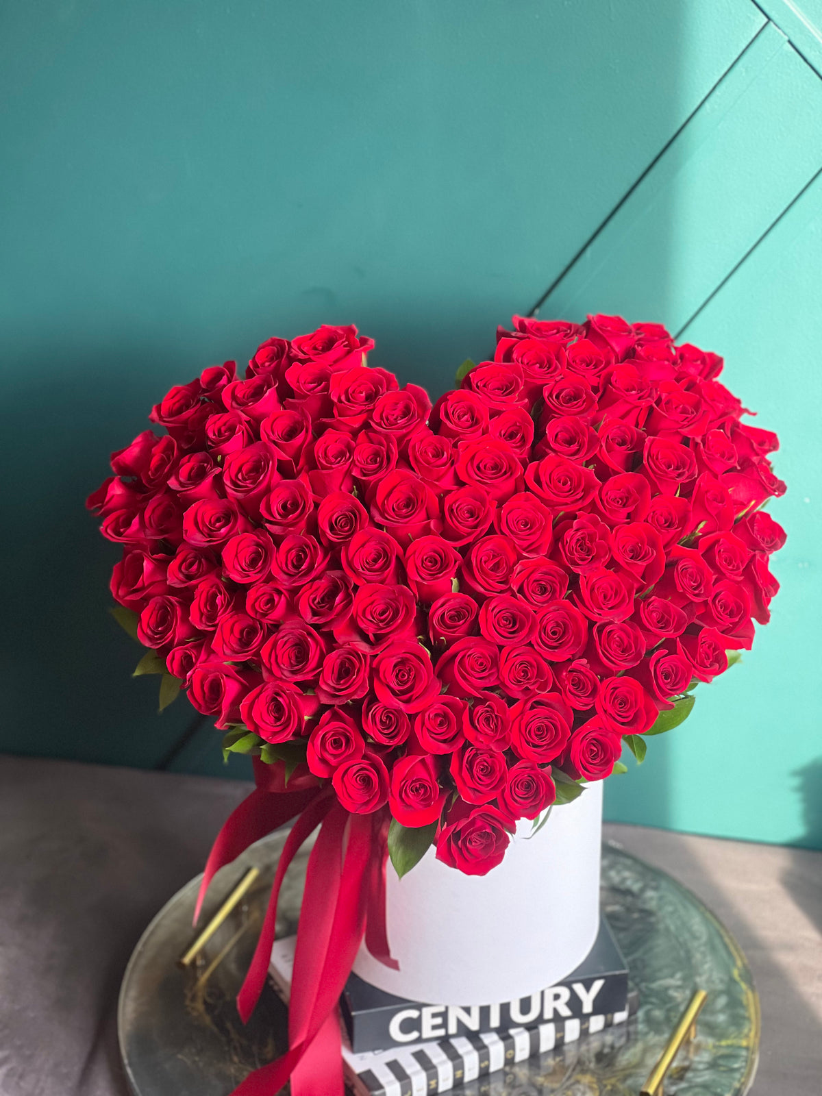 100 red roses arranged in a romantic heart shape