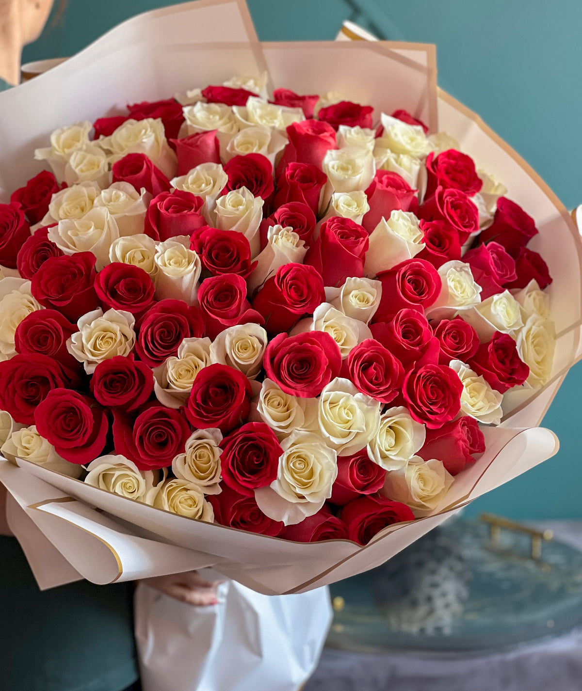 100 roses bouquet Miami with luxury red and white roses