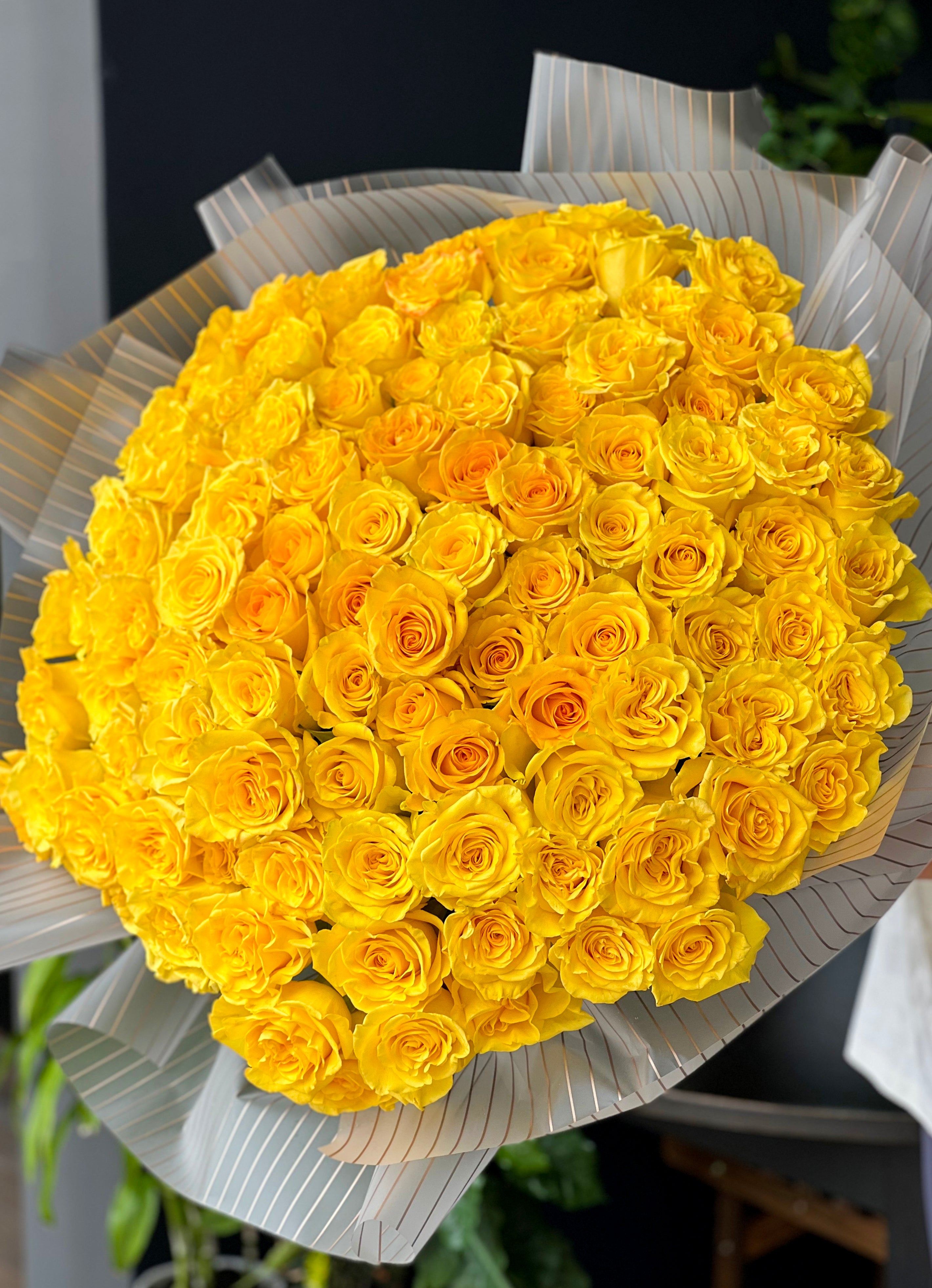 100 yellow roses bouquet for bright flower delivery in Miami