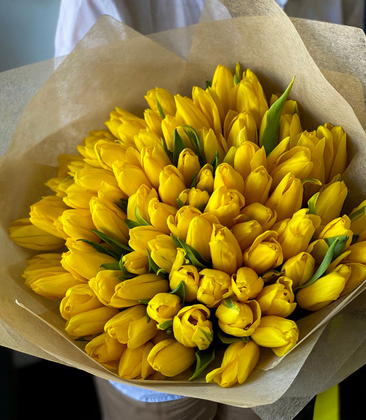 100 yellow tulips luxury bouquet Miami