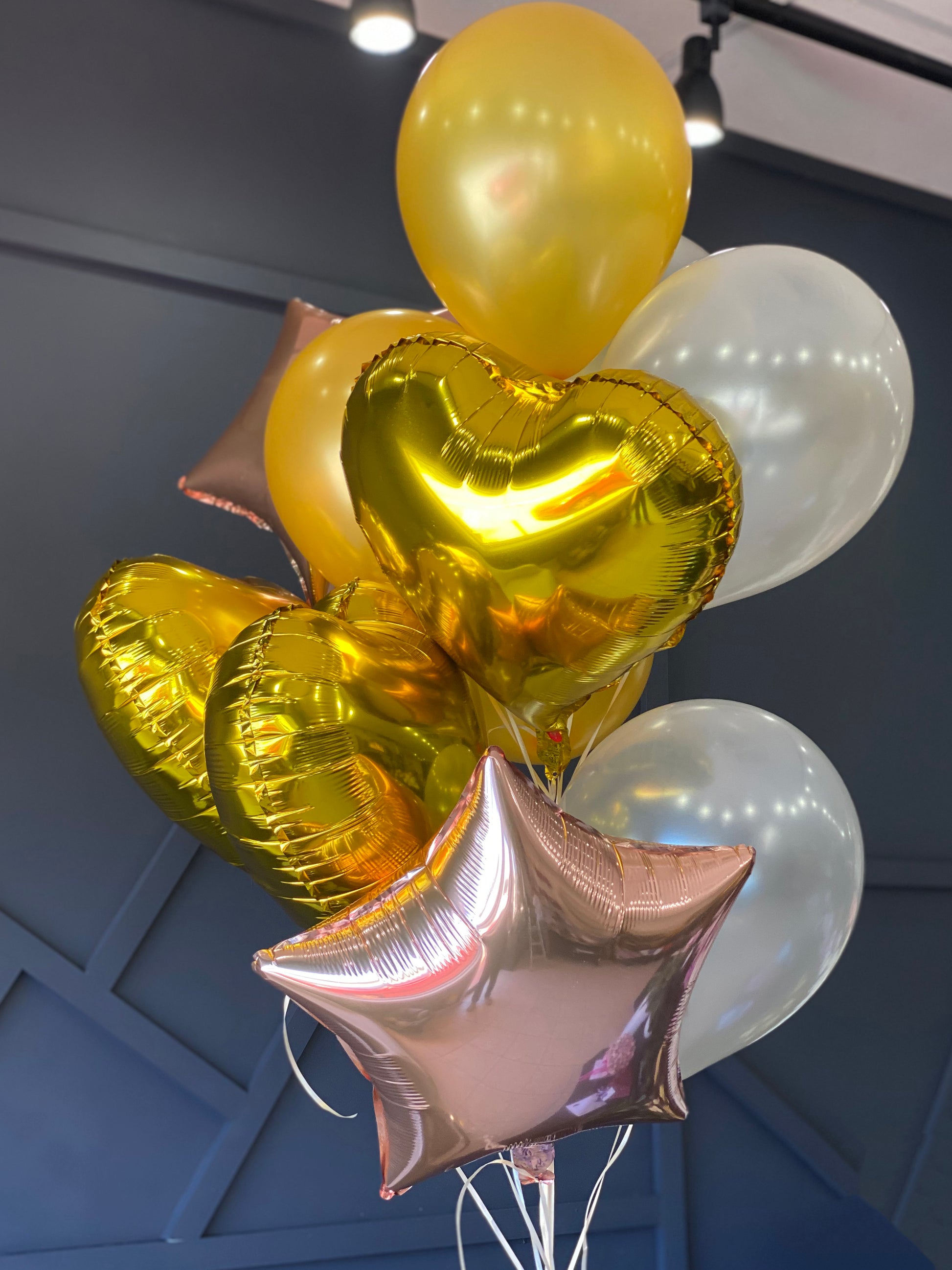 12 latex and foil balloon bouquet for delivery in Miami