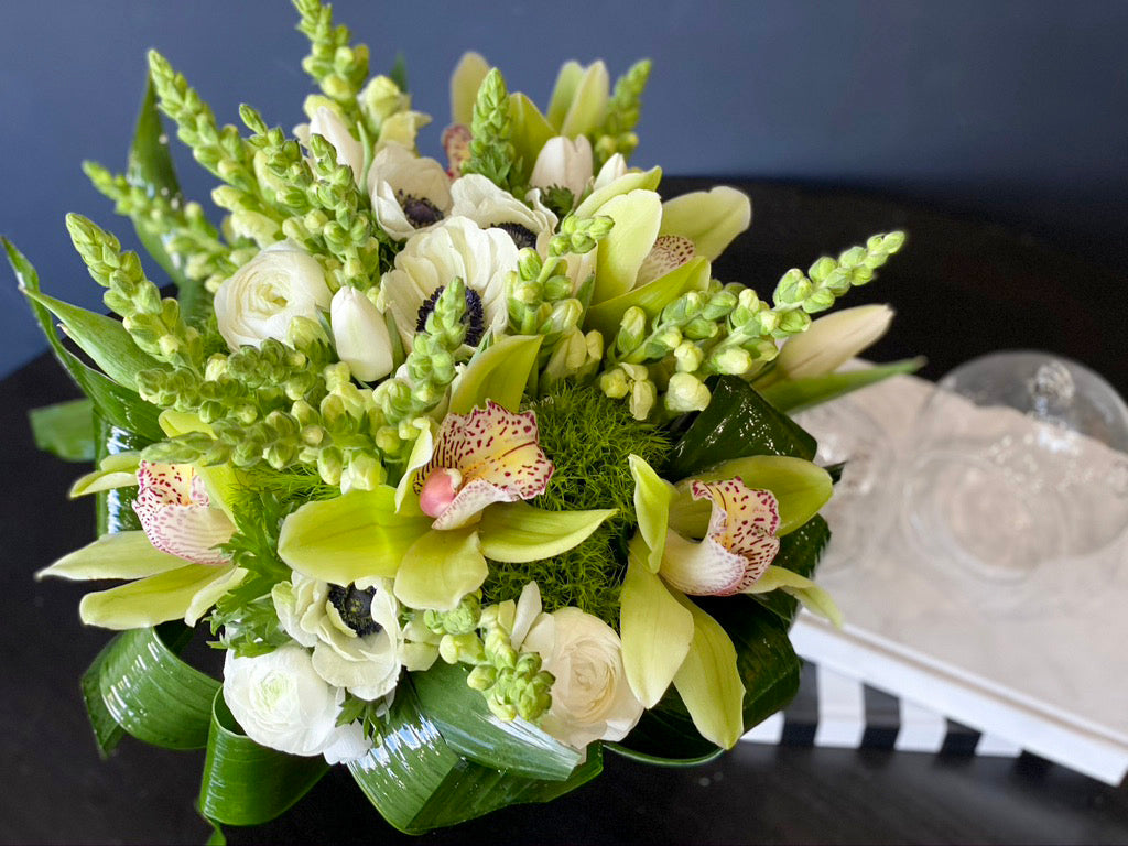 Mixed Flower Design in a vase | Ivory Garden buy online Luxury Flowers Miami