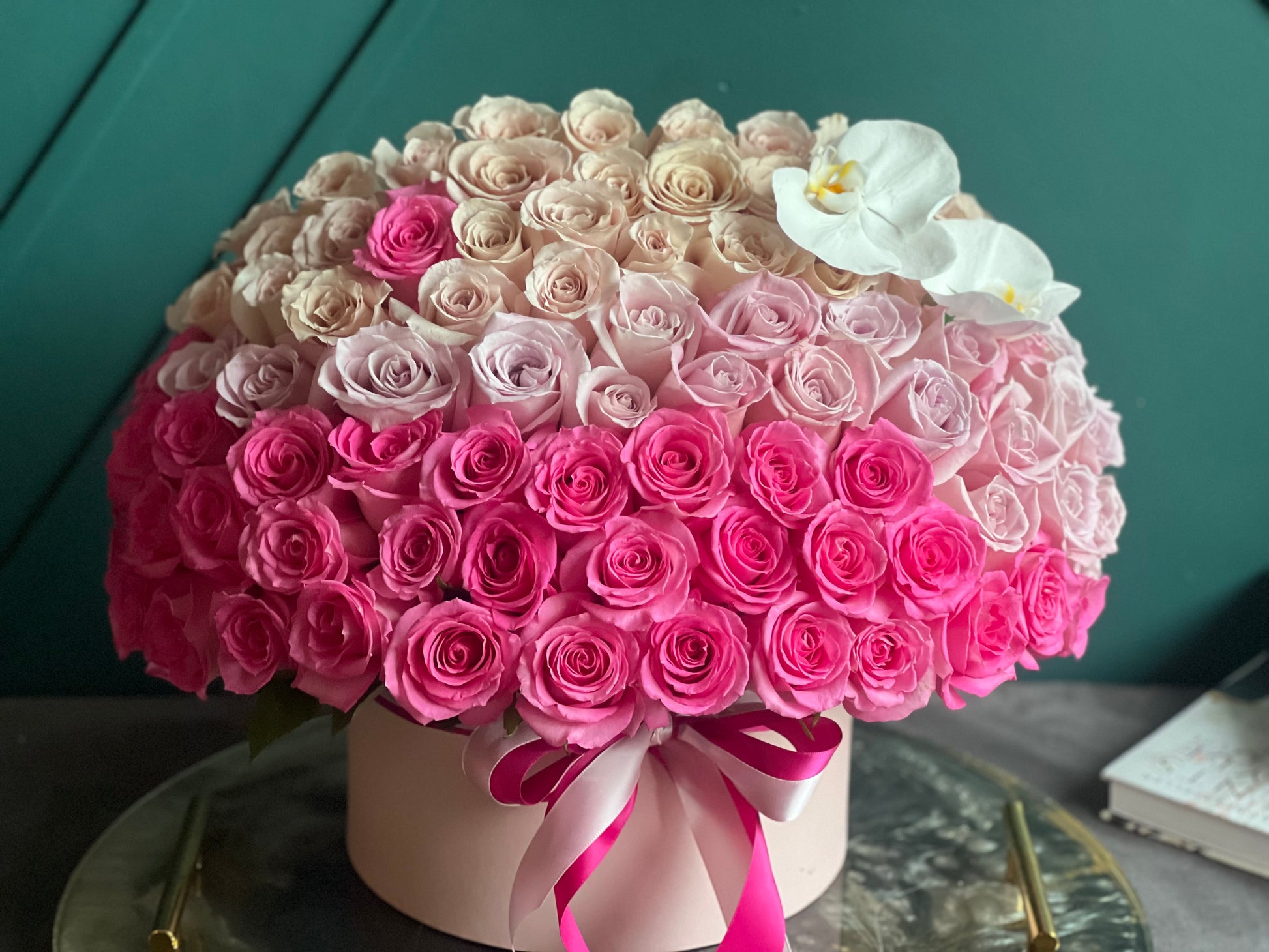 150 roses arranged in a luxury round flower box in Miami