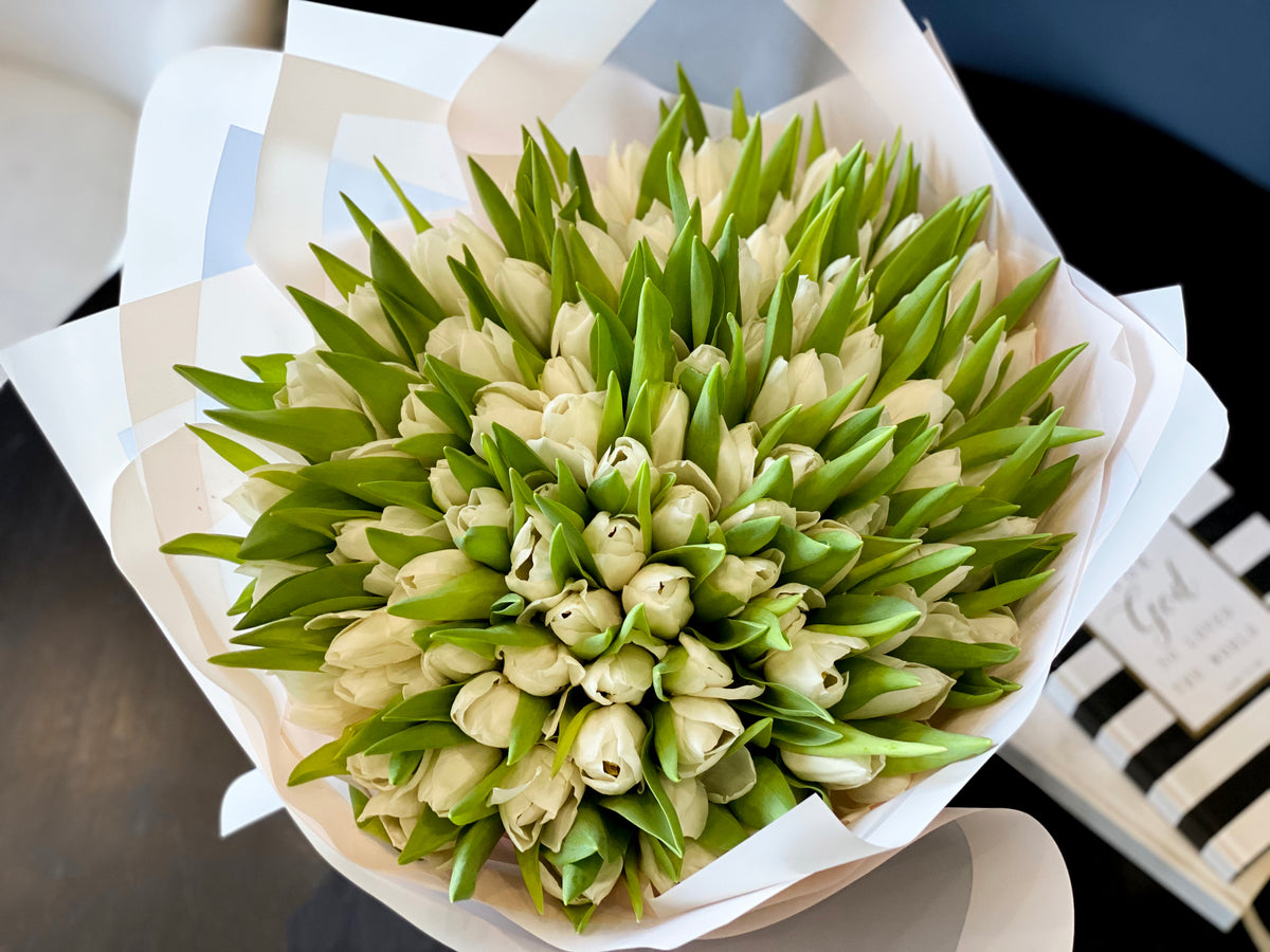 150 white tulips by Luxury Flowers Miami