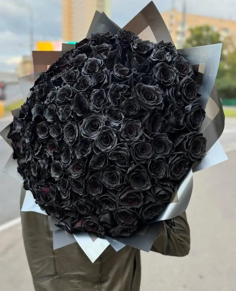 100 Black Roses Bouquet Miami | Luxury Rose Delivery buy online Luxury Flowers Miami