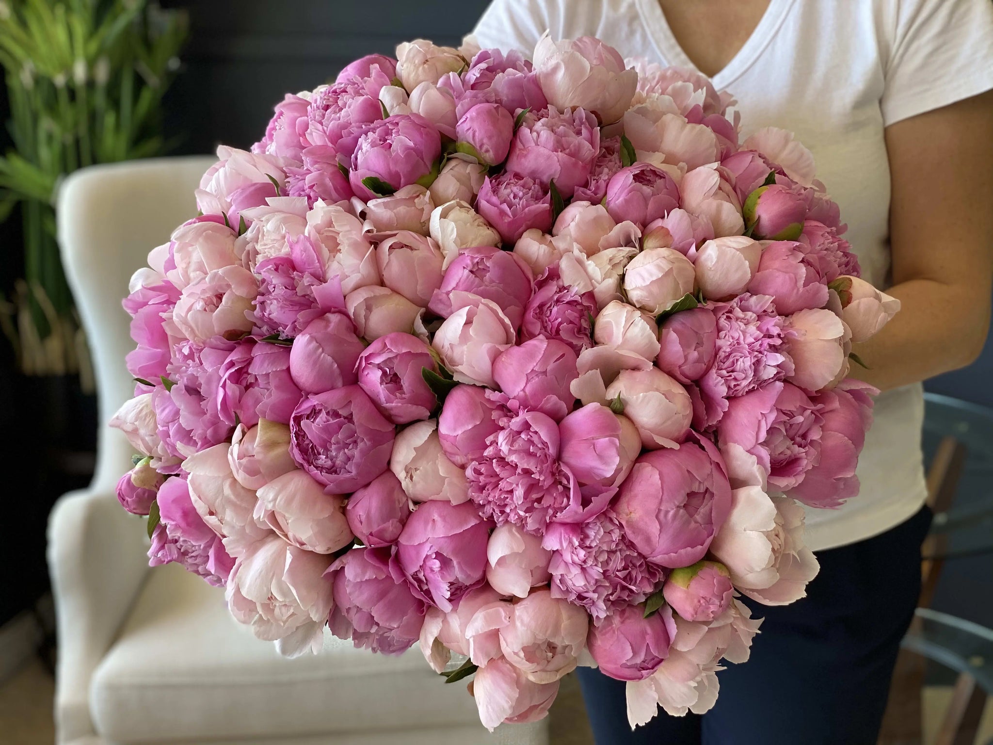 100 Peonies in Vase | Luxury Peony Arrangement buy online Luxury Flowers Miami