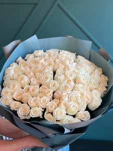 100 White Roses Luxury Bouquet – Elegant White Rose Arrangement