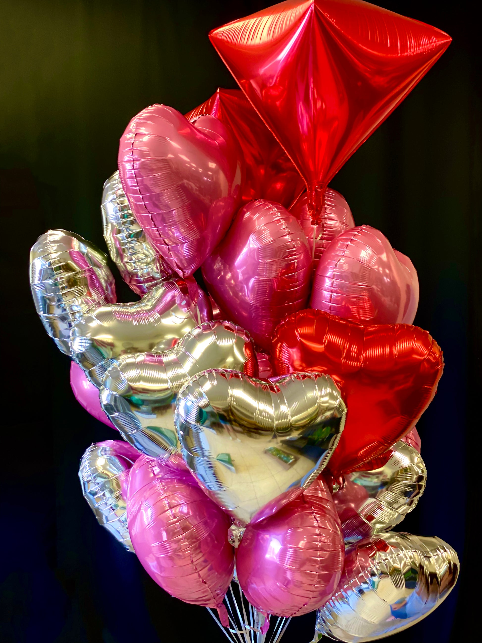 24 heart balloons with large red diamond balloon for delivery in Miami