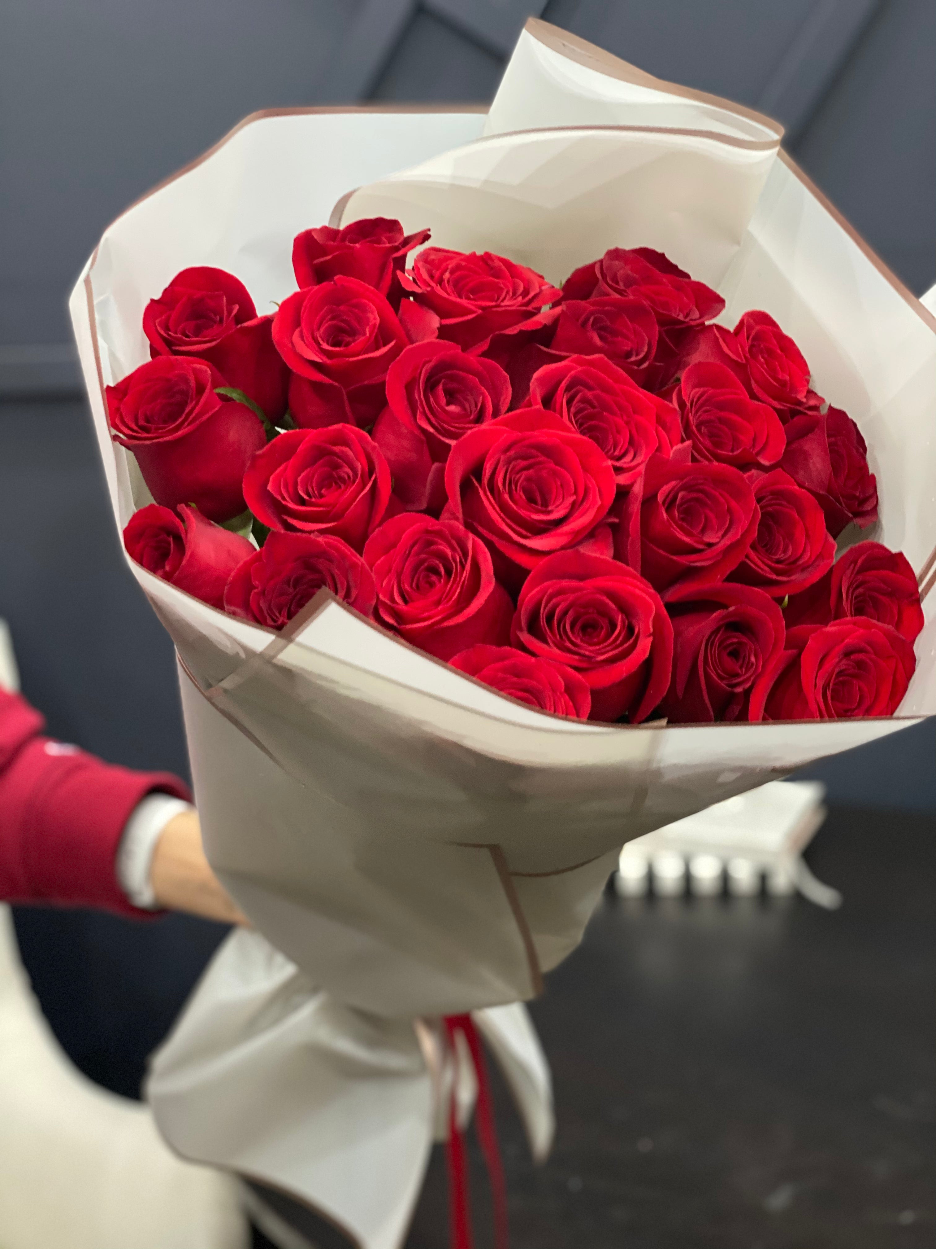 24 red roses romantic bouquet for Miami delivery