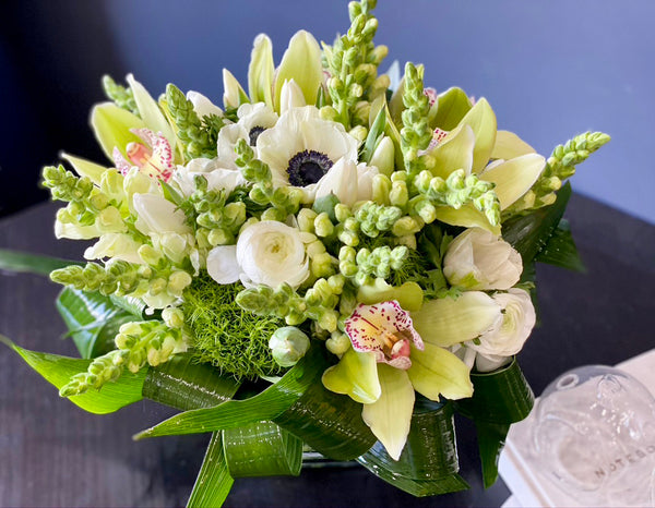 Mixed Flower Design in a vase | Ivory Garden buy online Luxury Flowers Miami