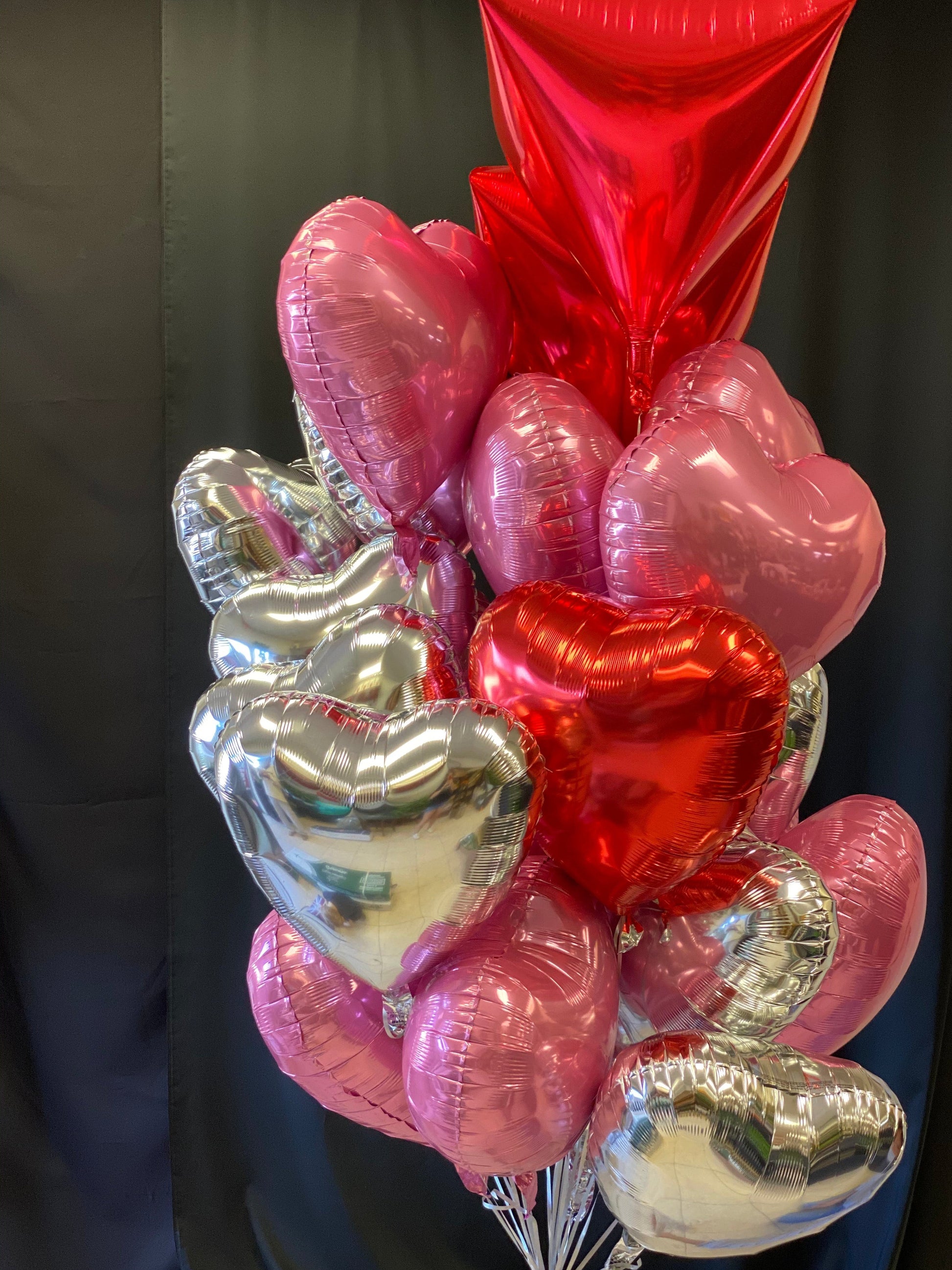 2 dozen heart balloons with large red diamond balloon bouquet by Luxury Flowers Miami