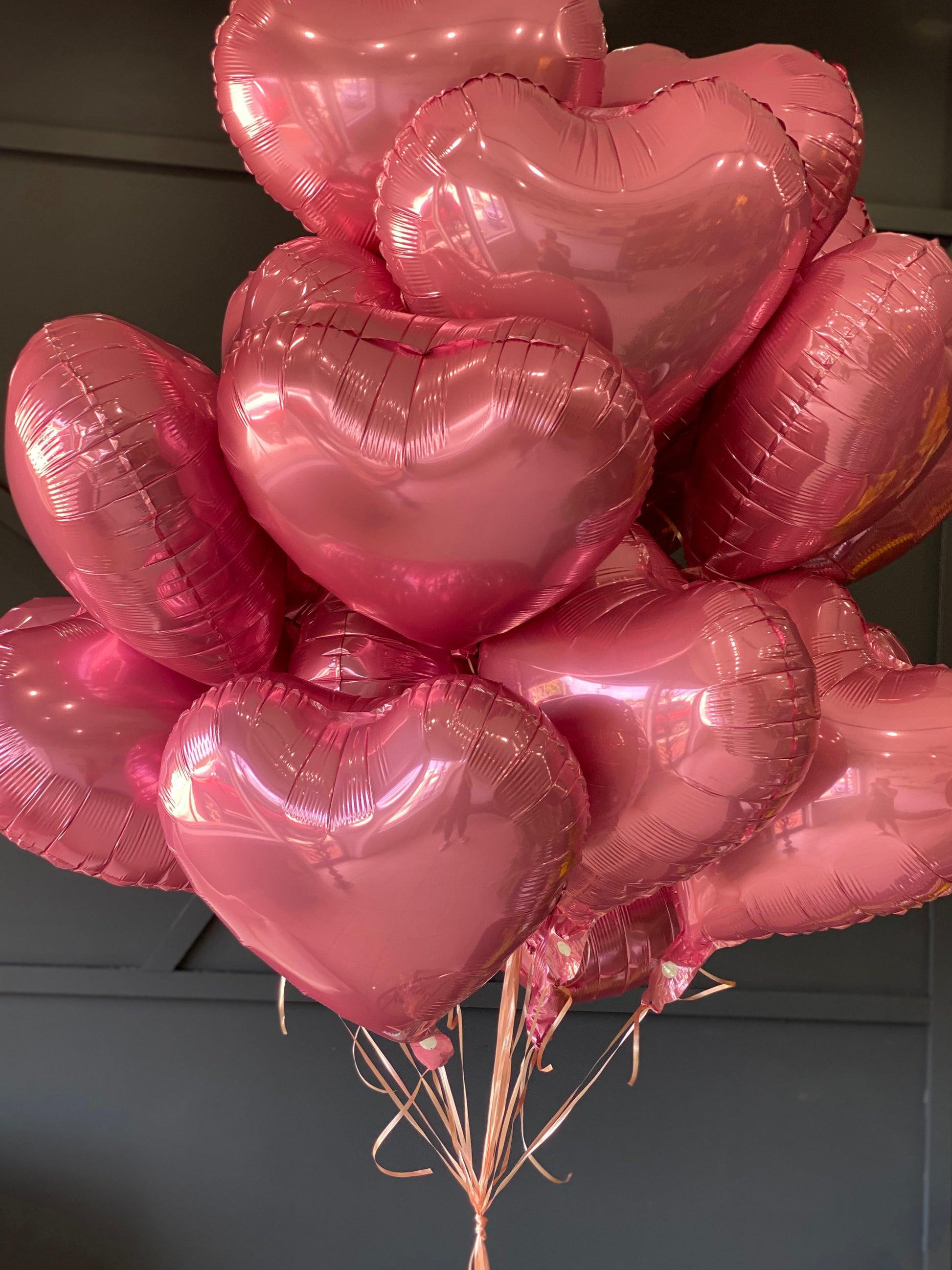 2 dozen pink heart-shaped balloon bouquet by Luxury Flowers Miami
