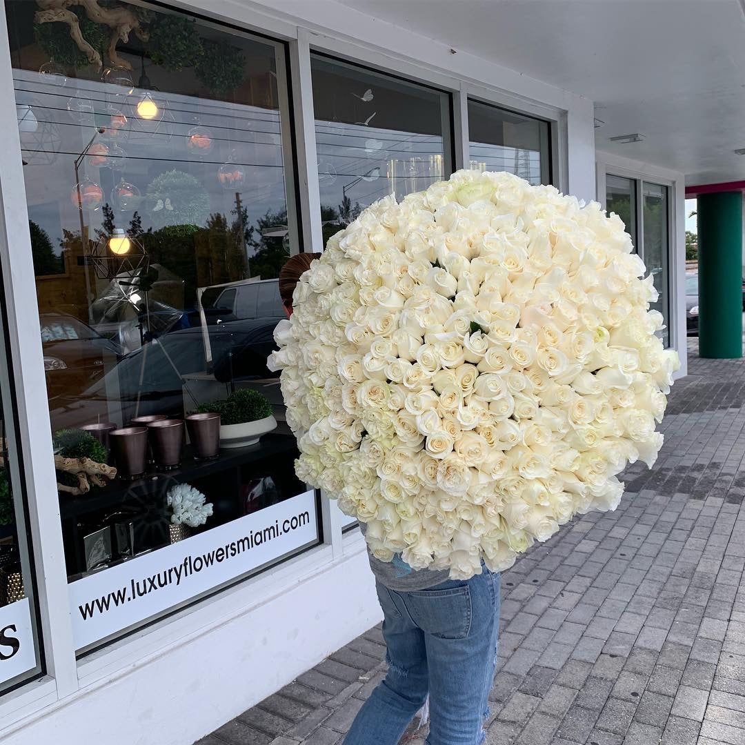 300 white roses Miami giant luxury rose bouquet