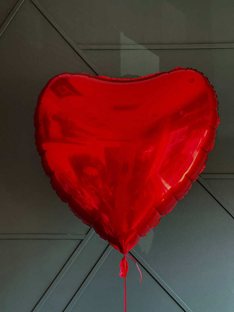 30 inch extra large red heart balloon for romantic delivery by Luxury Flowers Miami
