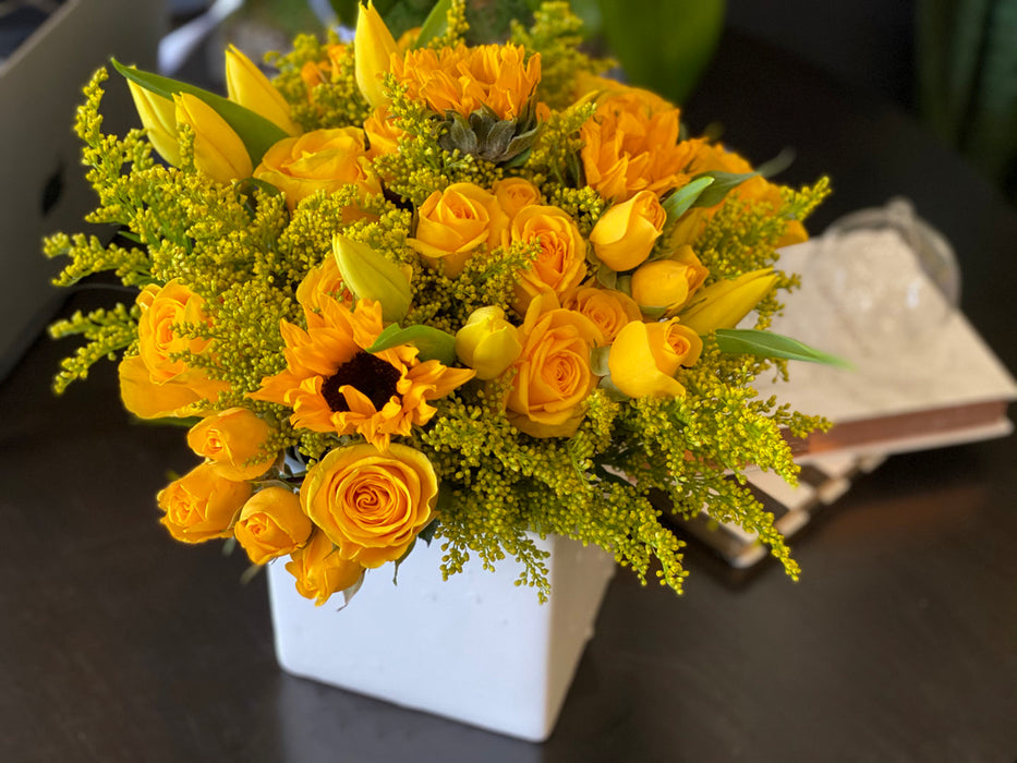 Just Sunny | Vase Flower Arrangement