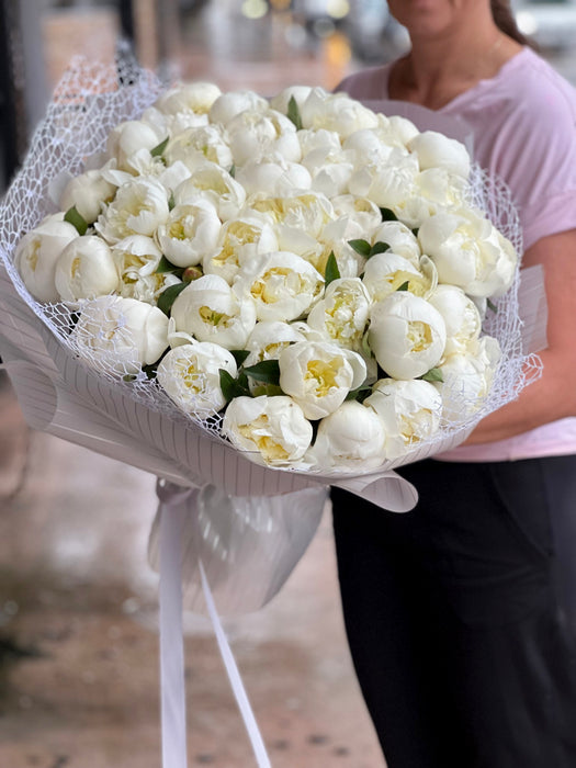 100 White Peonies