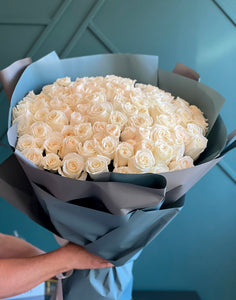 100 White Roses Luxury Bouquet – Elegant White Rose Arrangement