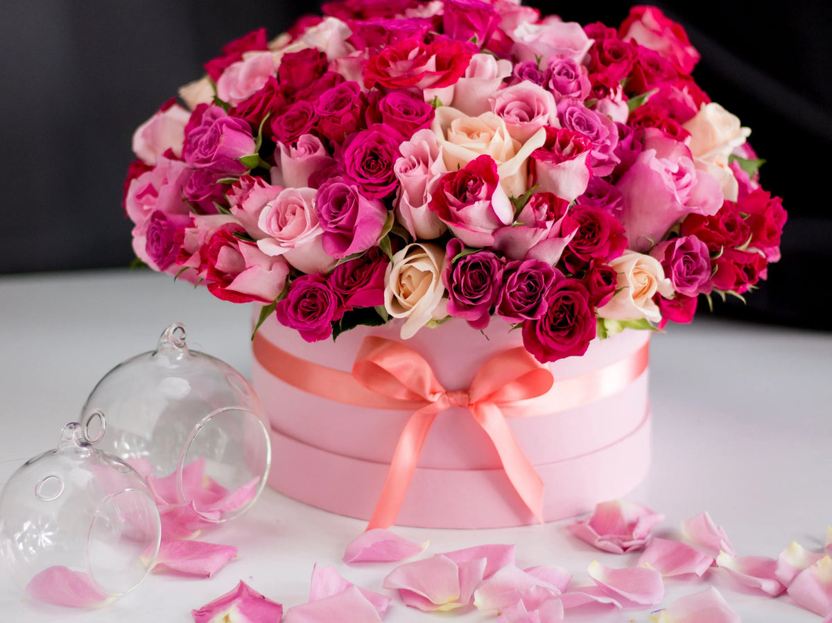 50 Spray Roses Pink Box luxury flower arrangement in Miami