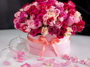 50 Spray Roses Pink Box luxury flower arrangement in Miami