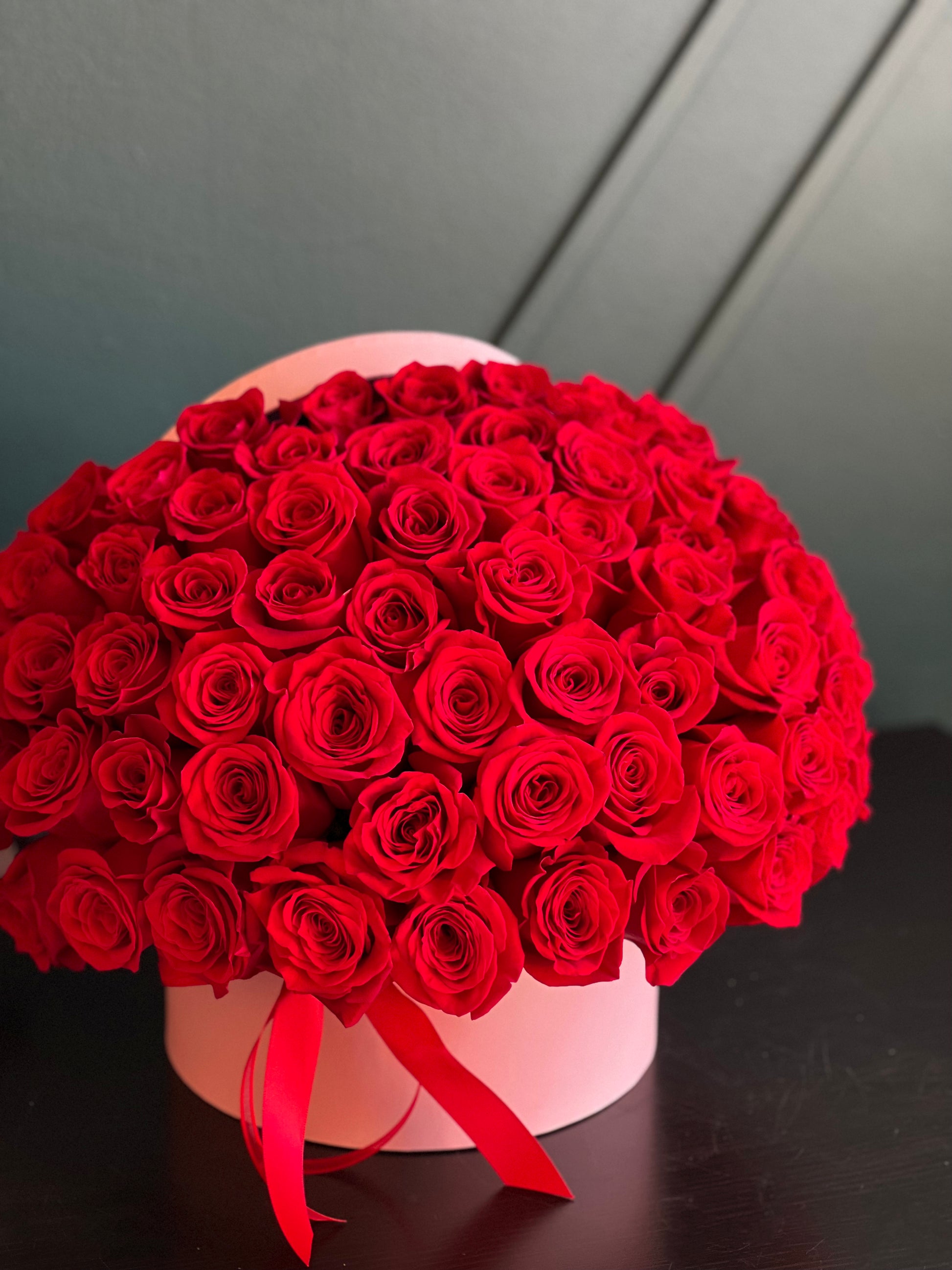 75 red roses luxury flower box Miami Beach