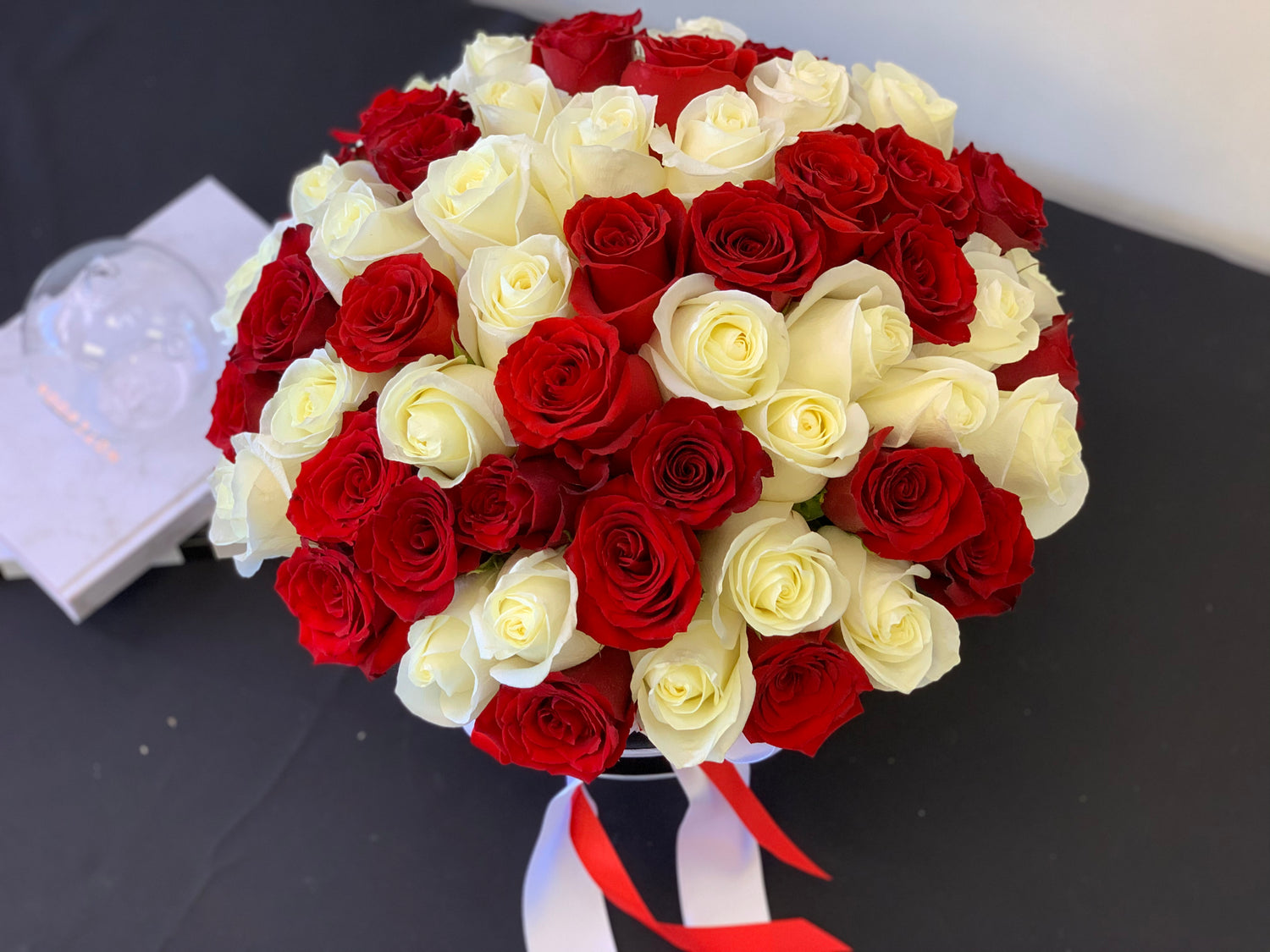 Beautiful 100 roses in red and white tones for special occasions