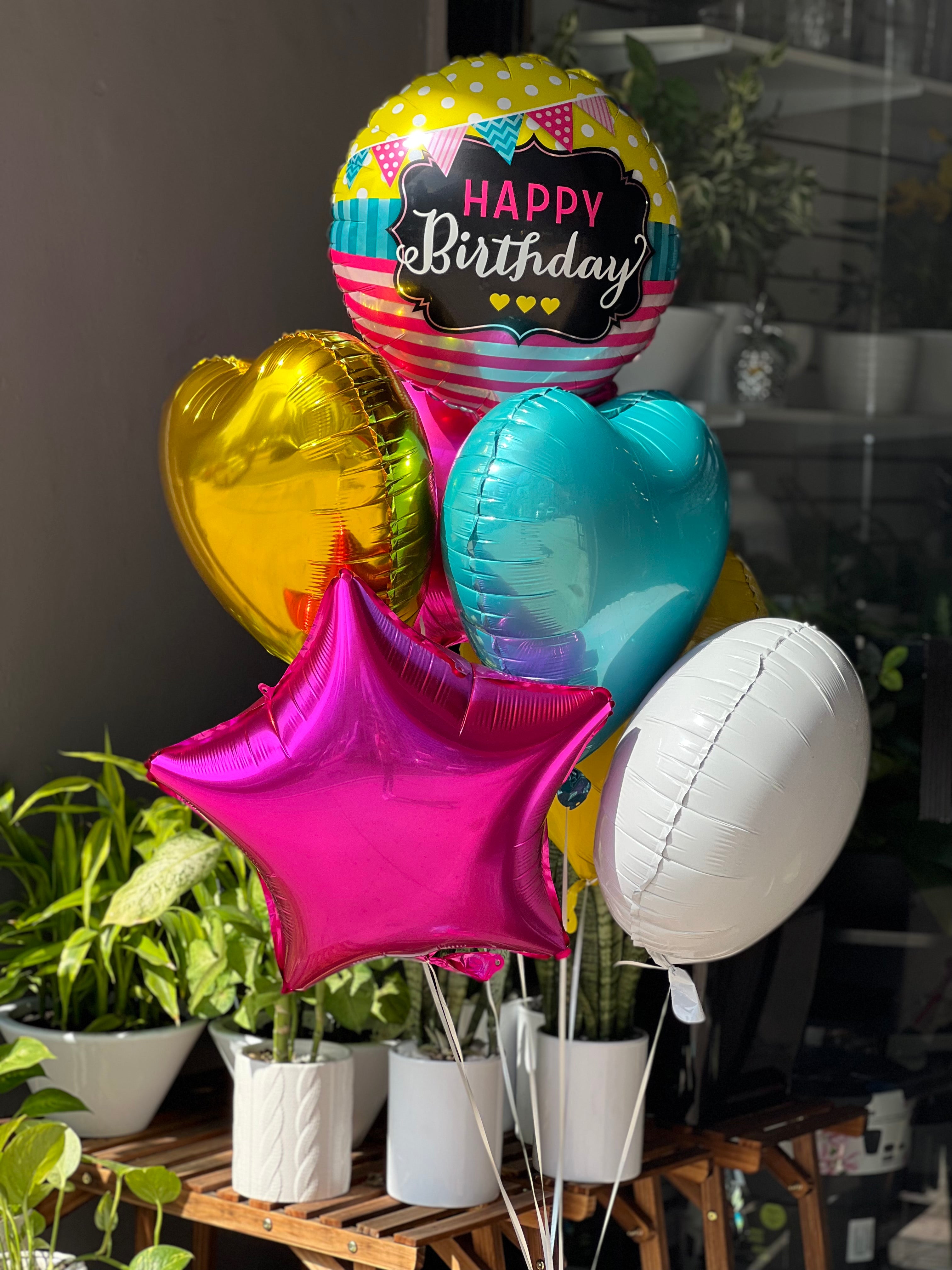 Birthday balloon arrangement for hotel room surprise in Miami