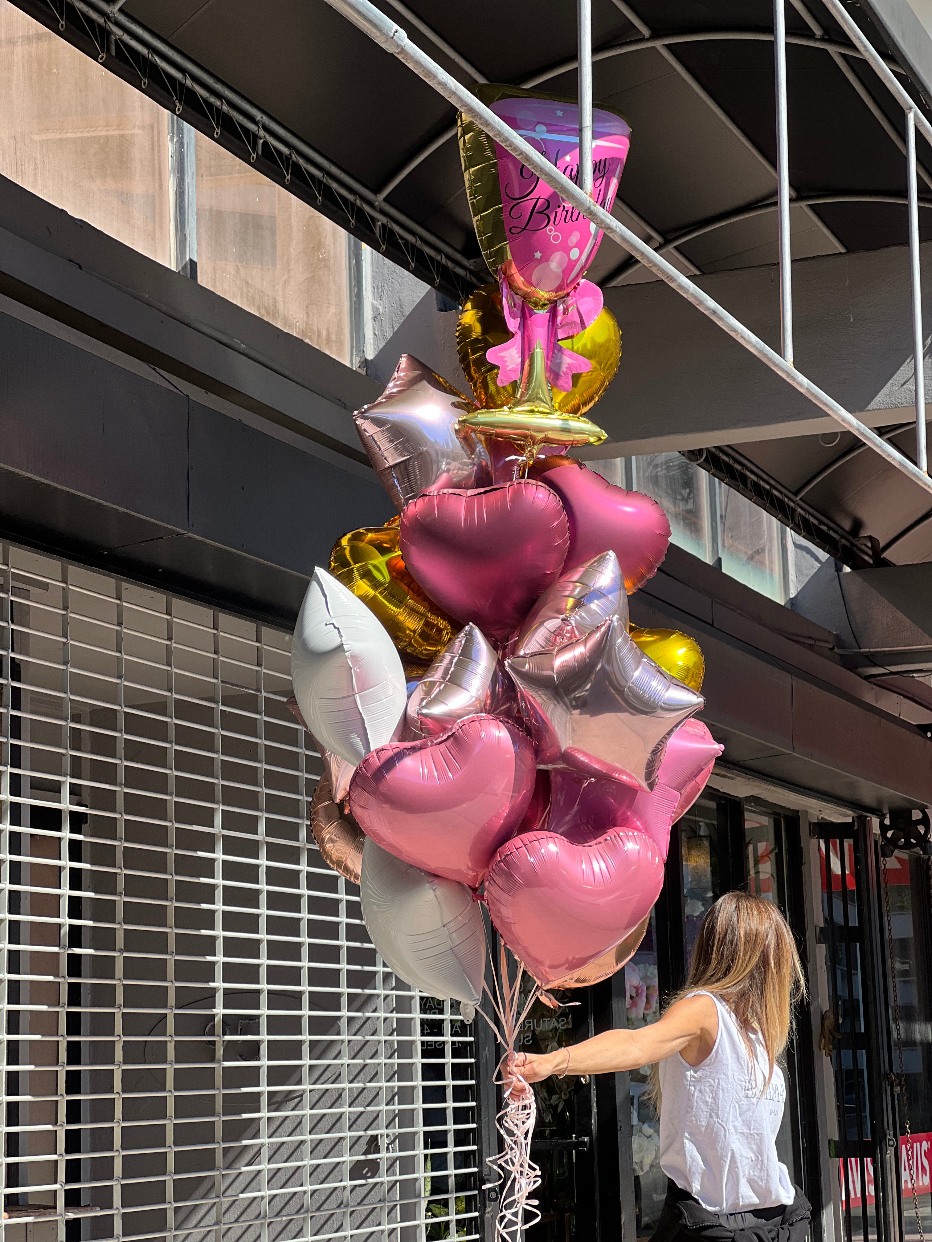 Birthday balloon arrangement with different size balloons in Miami