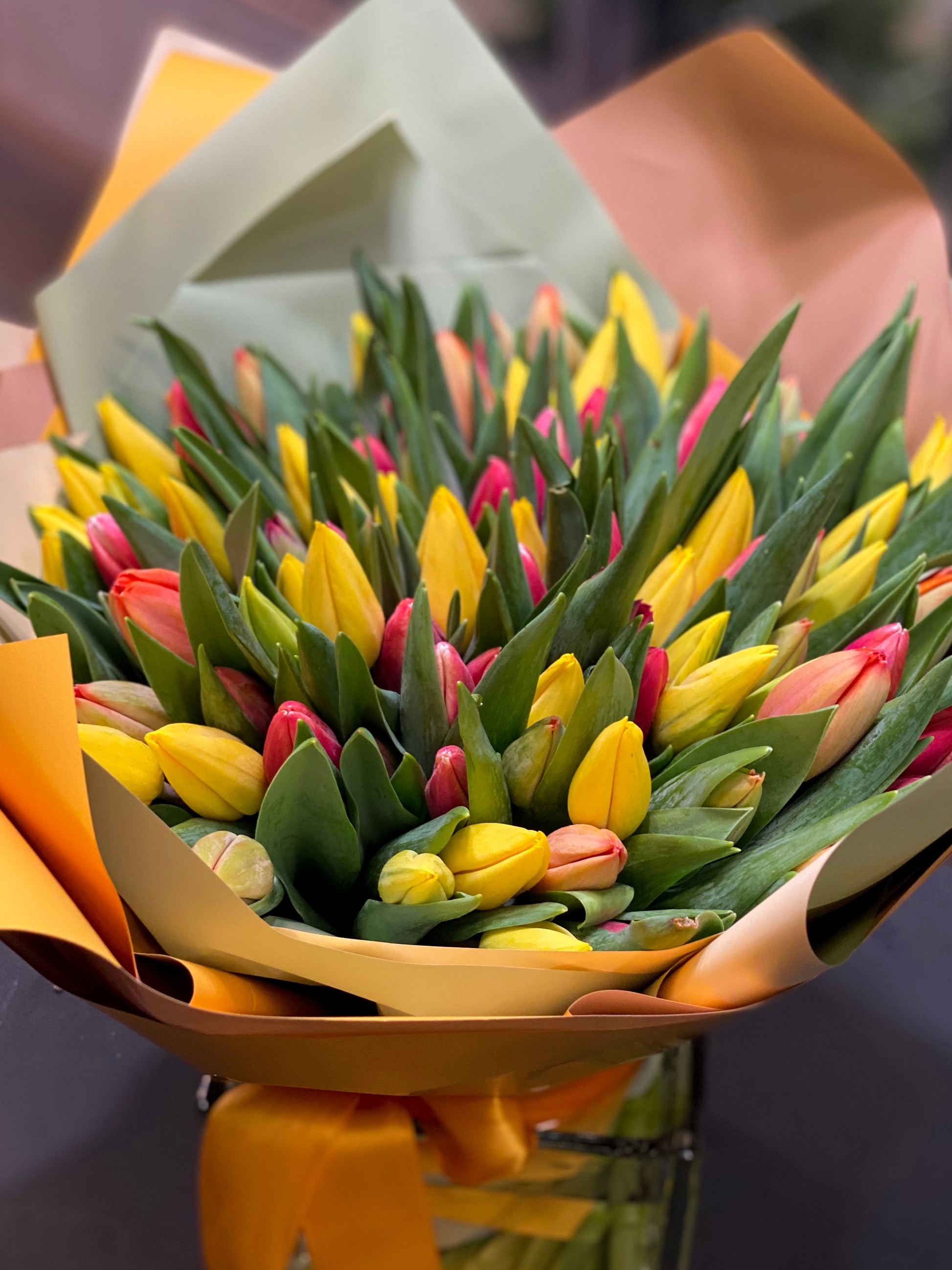 Colorful 50 tulips vase gift for fresh flower delivery