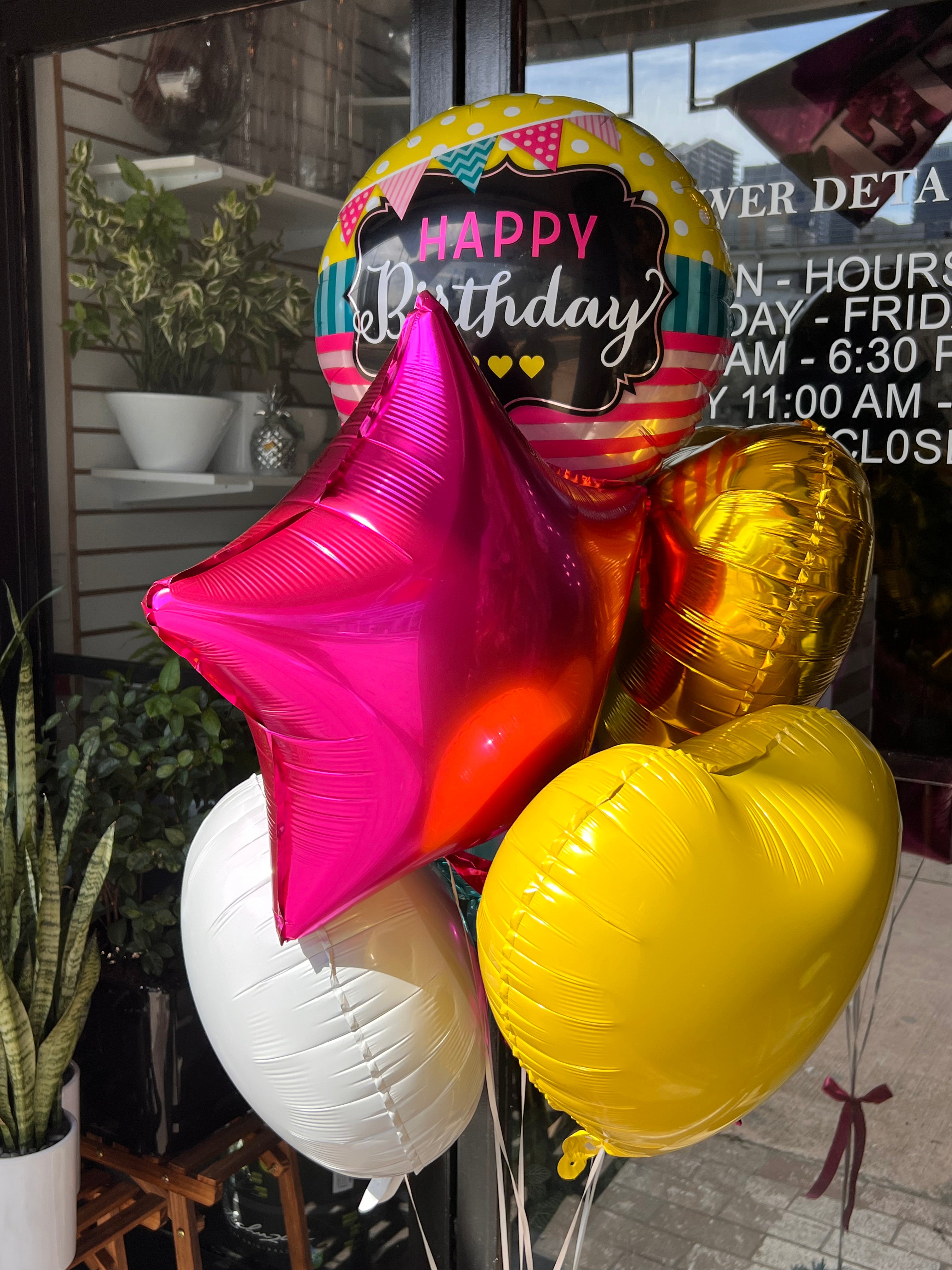 Colorful star and round birthday balloons for Miami gift delivery