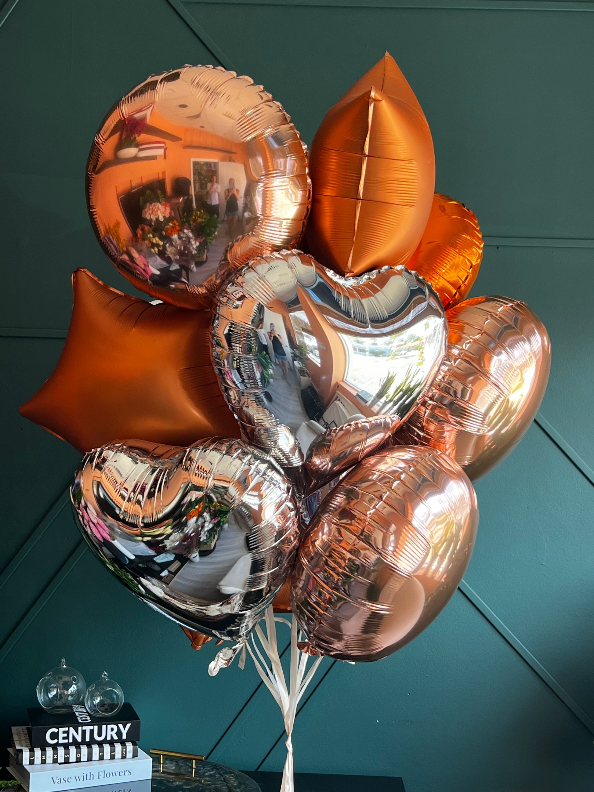 Dozen gold rose gold and silver balloon bouquet for delivery in Miami
