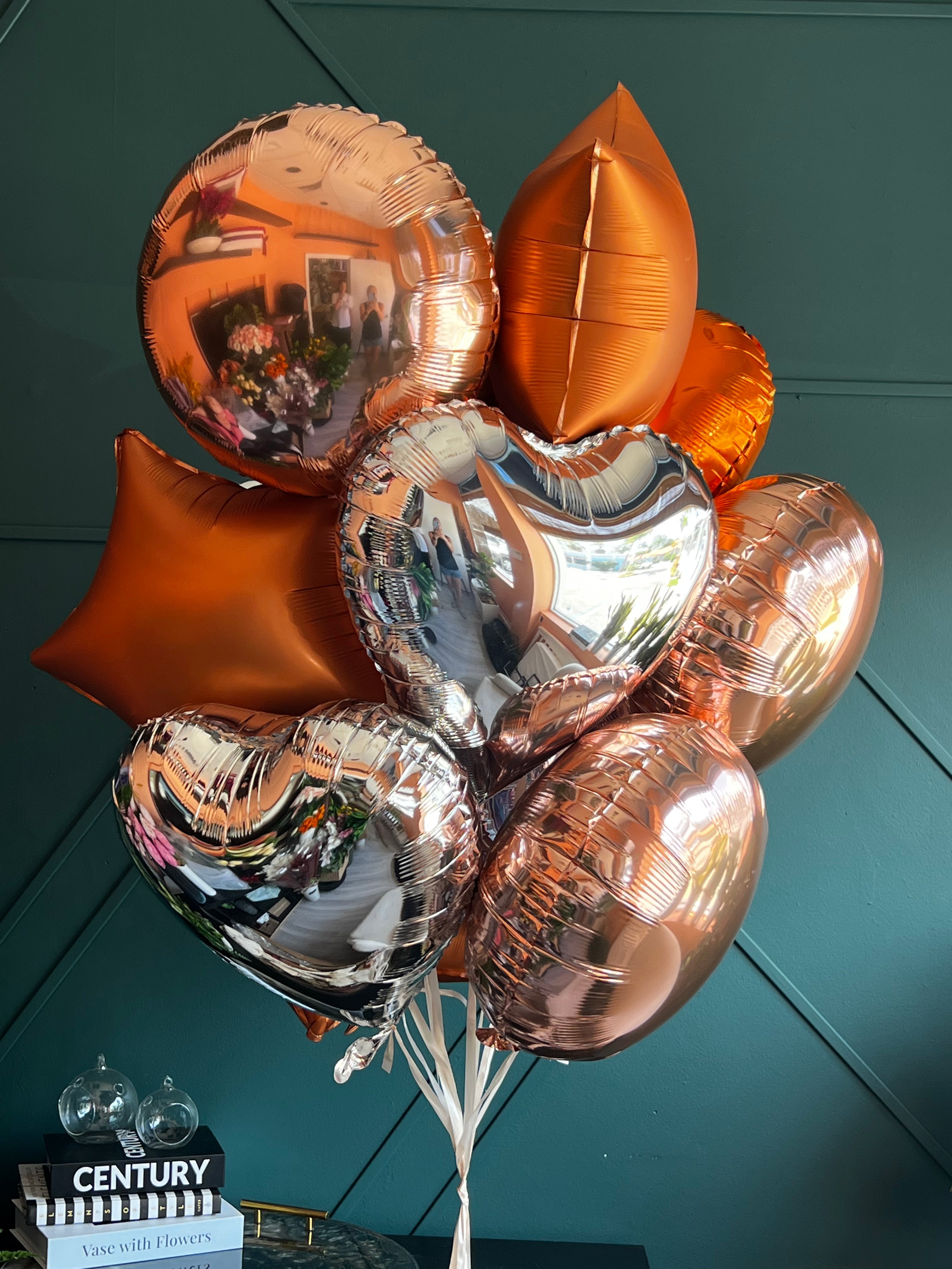 Dozen gold rose gold and silver balloon bouquet for delivery in Miami