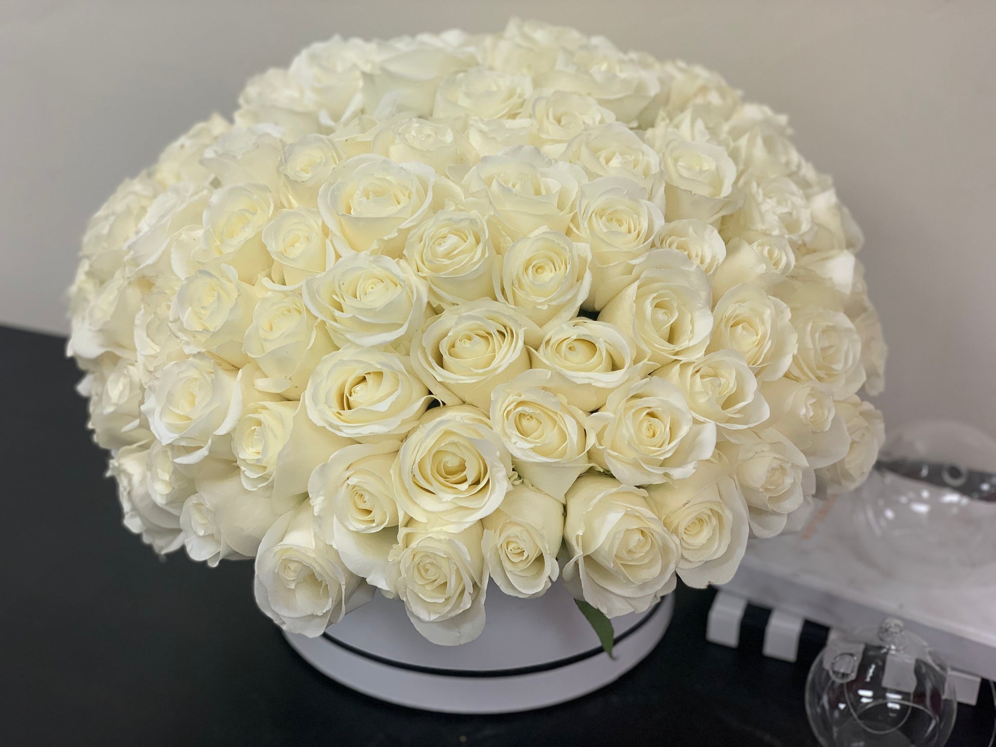 Elegant 100 white roses in a luxury round flower box in Miami
