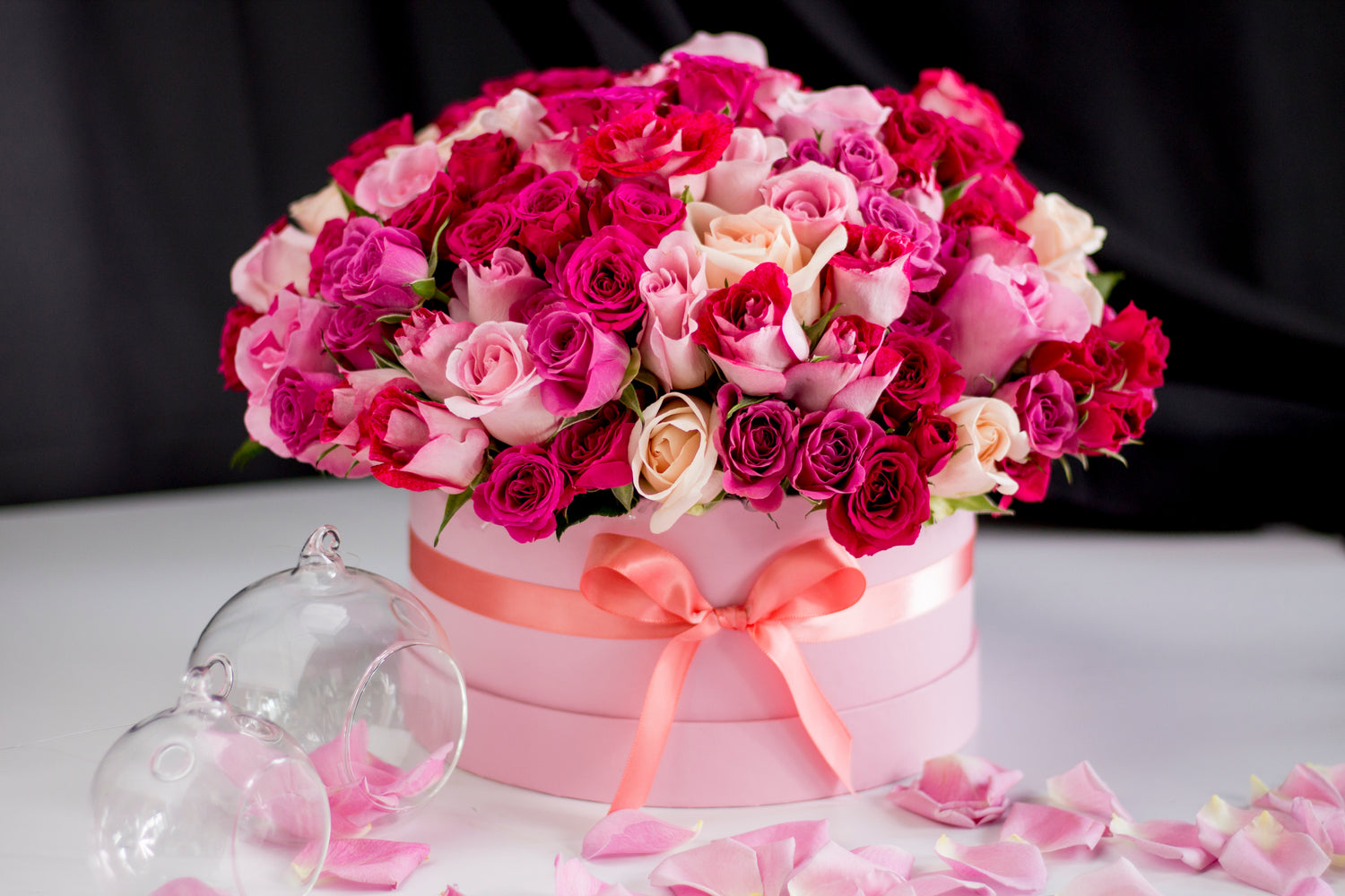 Elegant 50 spray roses gift box for birthdays and thank-you flowers