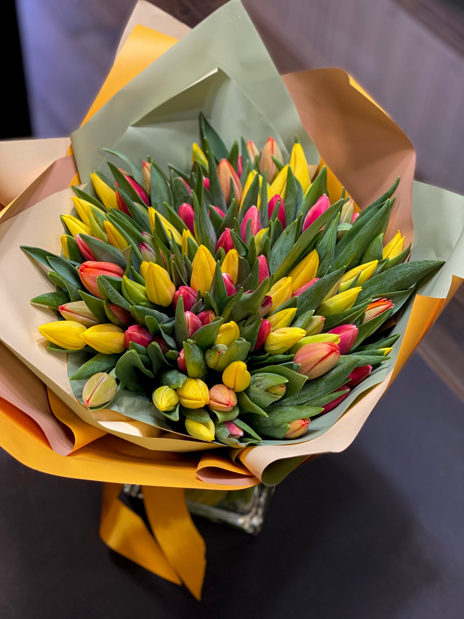 Elegant 50 tulips flower arrangement for home décor