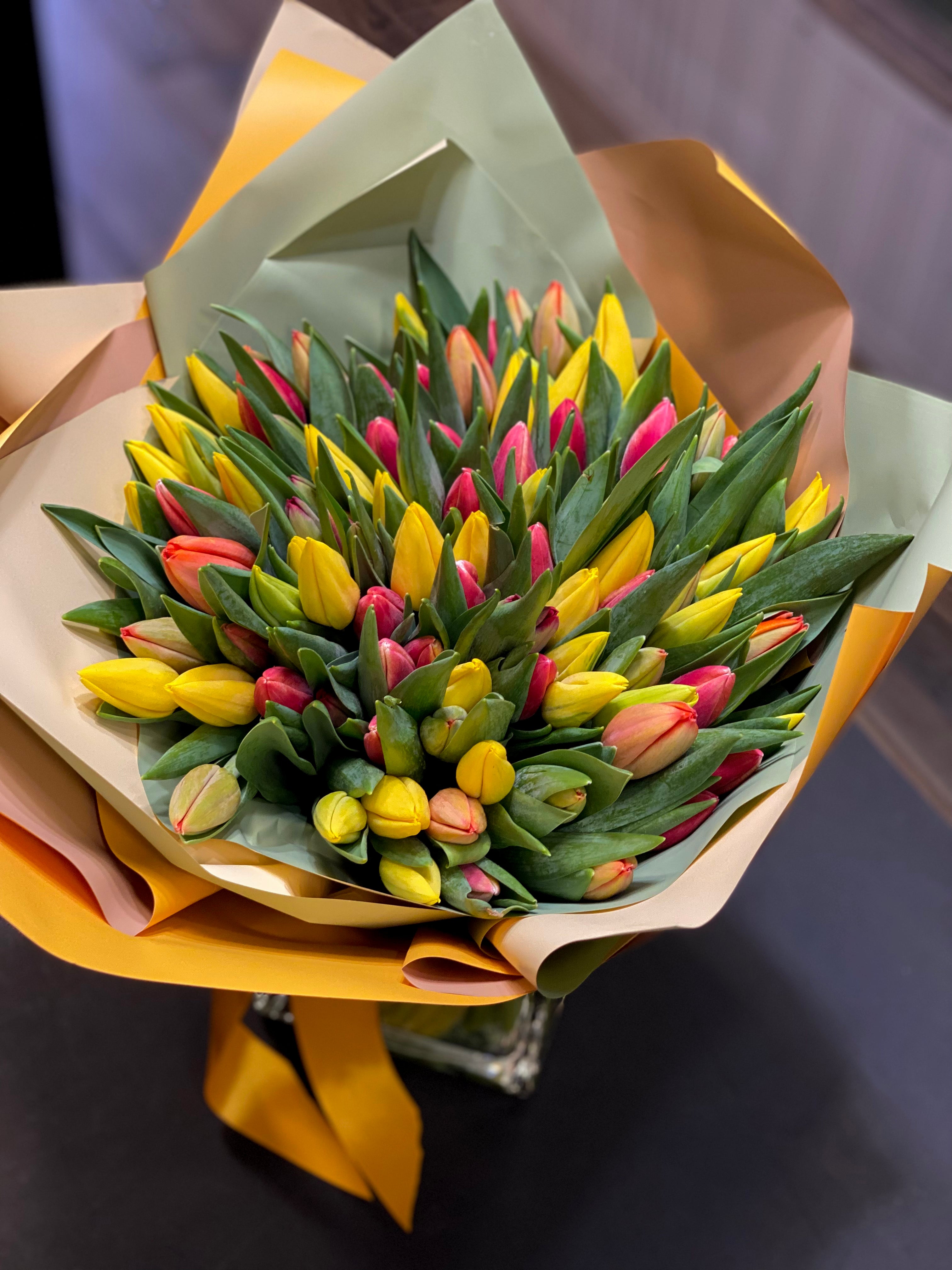 Elegant 50 tulips flower arrangement for home décor