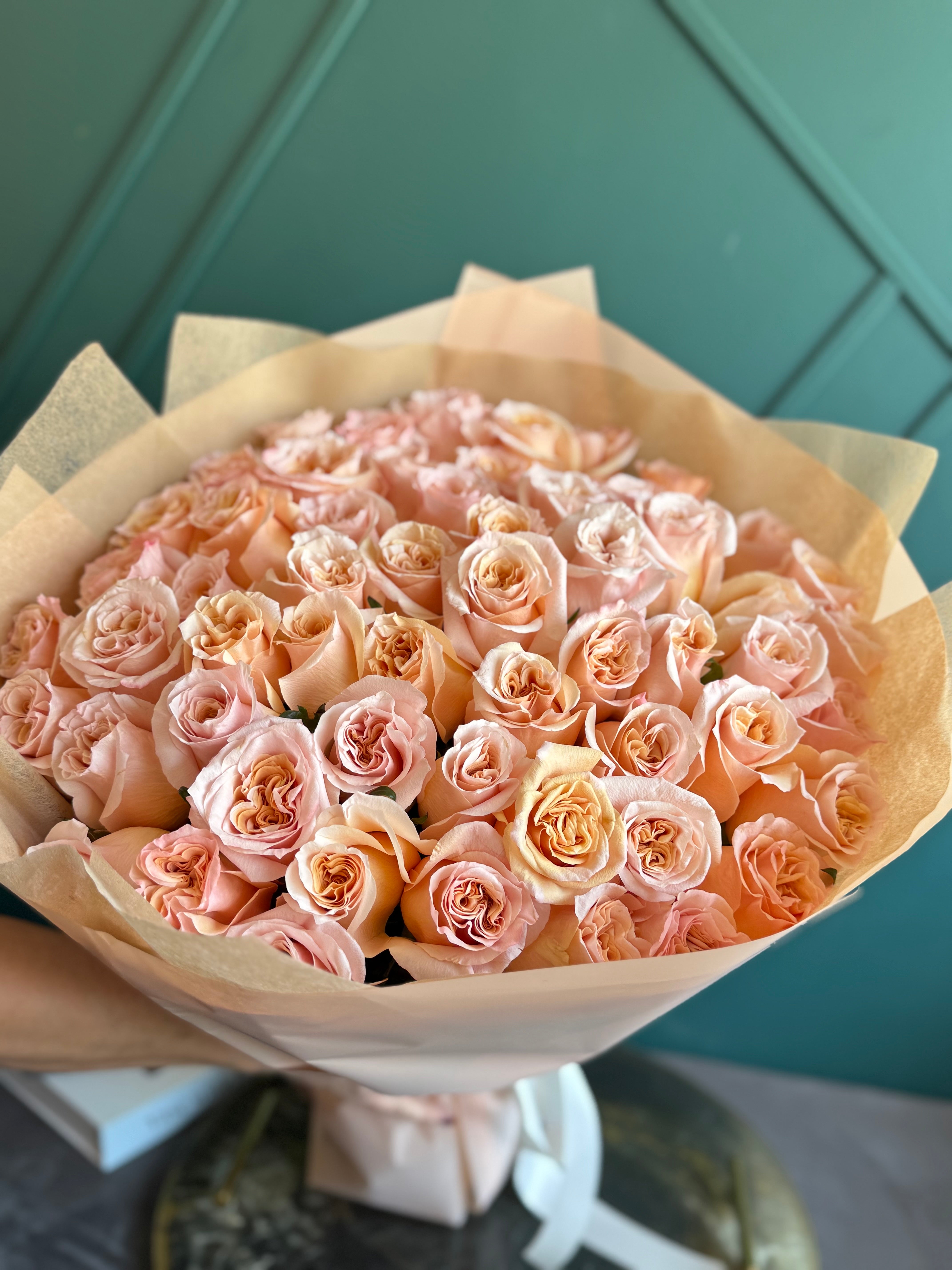 Elegant bouquet of 50 peach roses for birthdays and thank-you gifts
