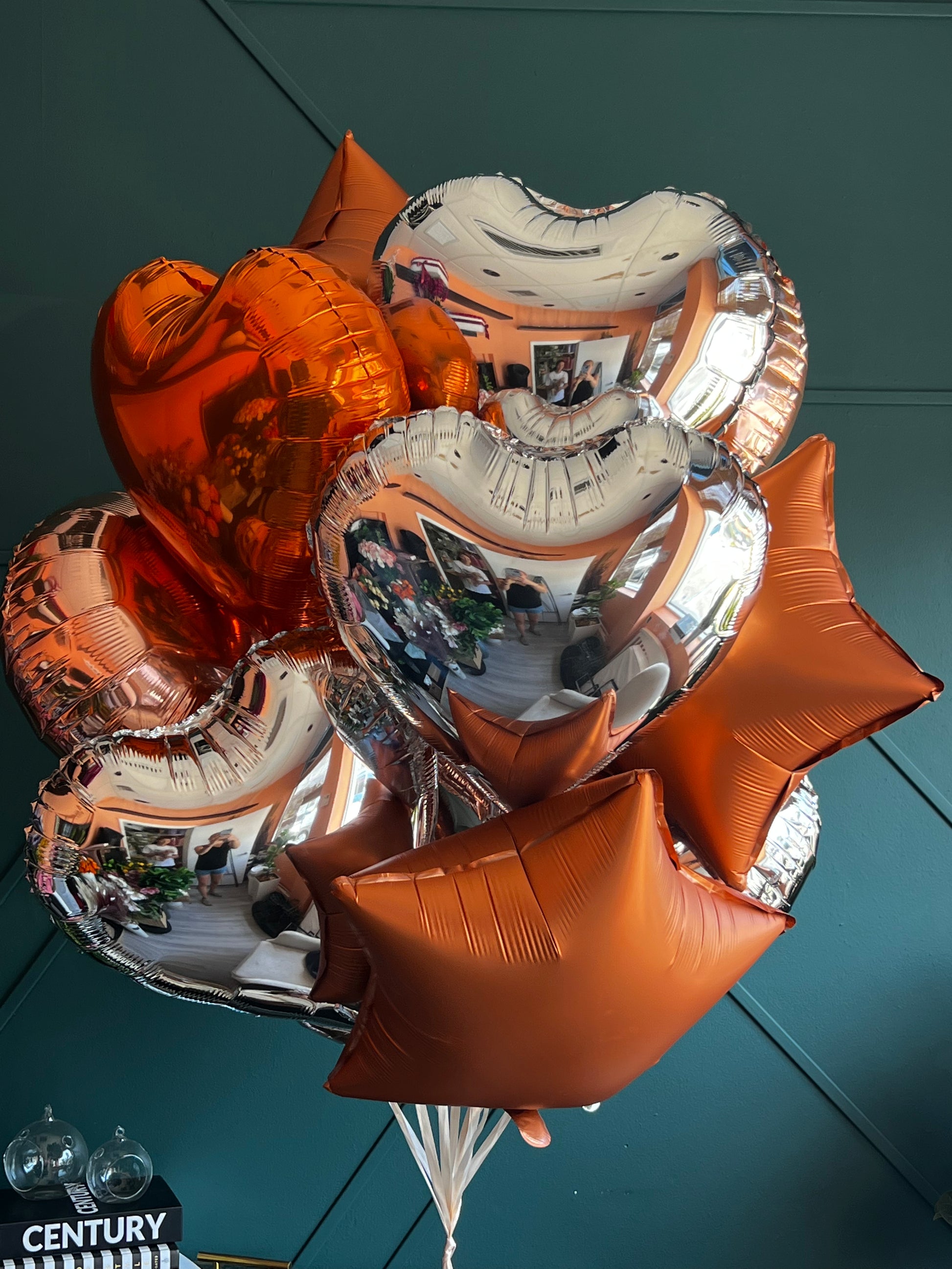 Elegant metallic balloon bouquet for anniversaries and celebrations