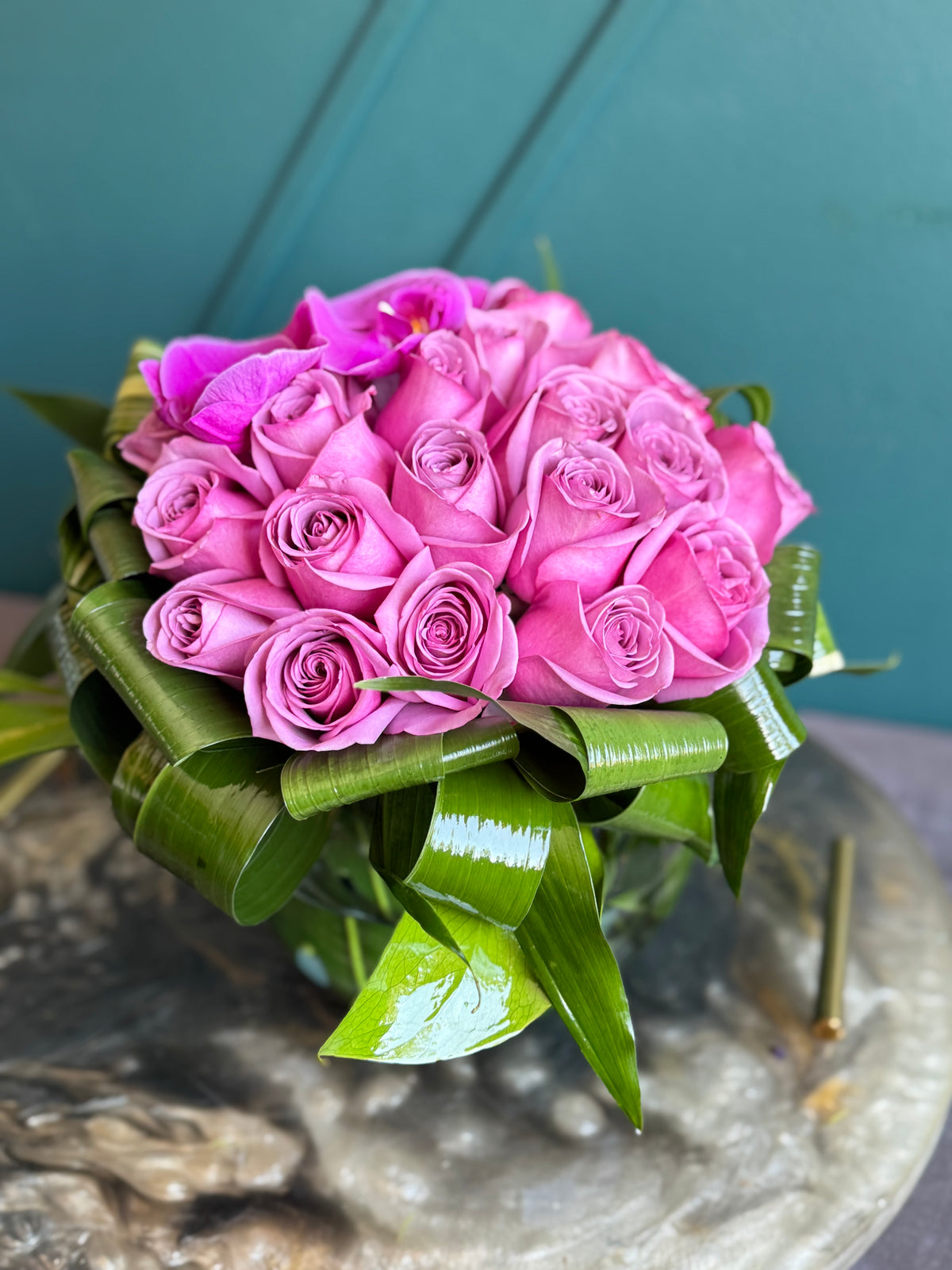 Elegant purple roses in vase for Miami flower delivery